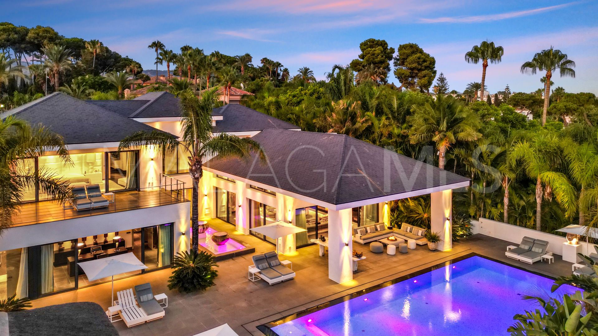 Buy villa in Los Monteros Playa with 6 bedrooms