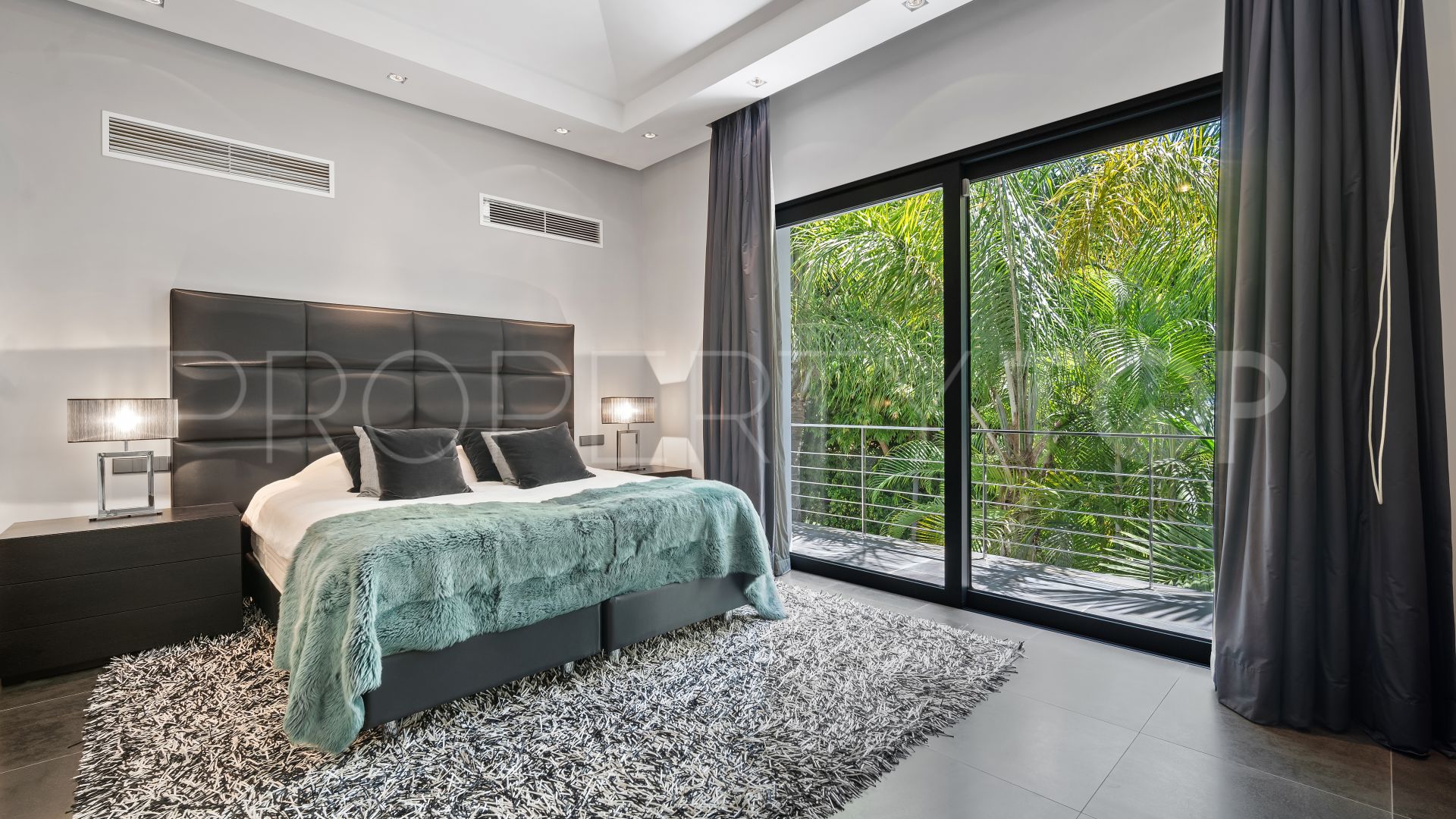 Villa de 6 dormitorios en venta en Los Monteros Playa