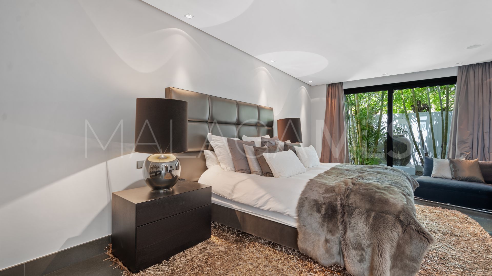Villa de 6 bedrooms for sale in Los Monteros Playa
