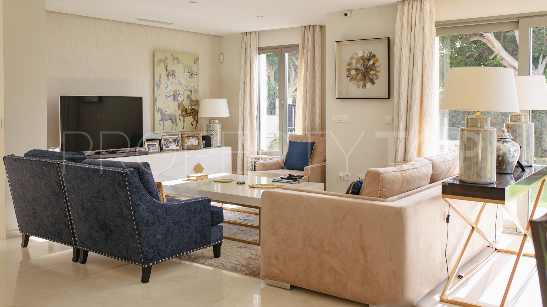 Villa a la venta con 5 dormitorios en Marbella Este