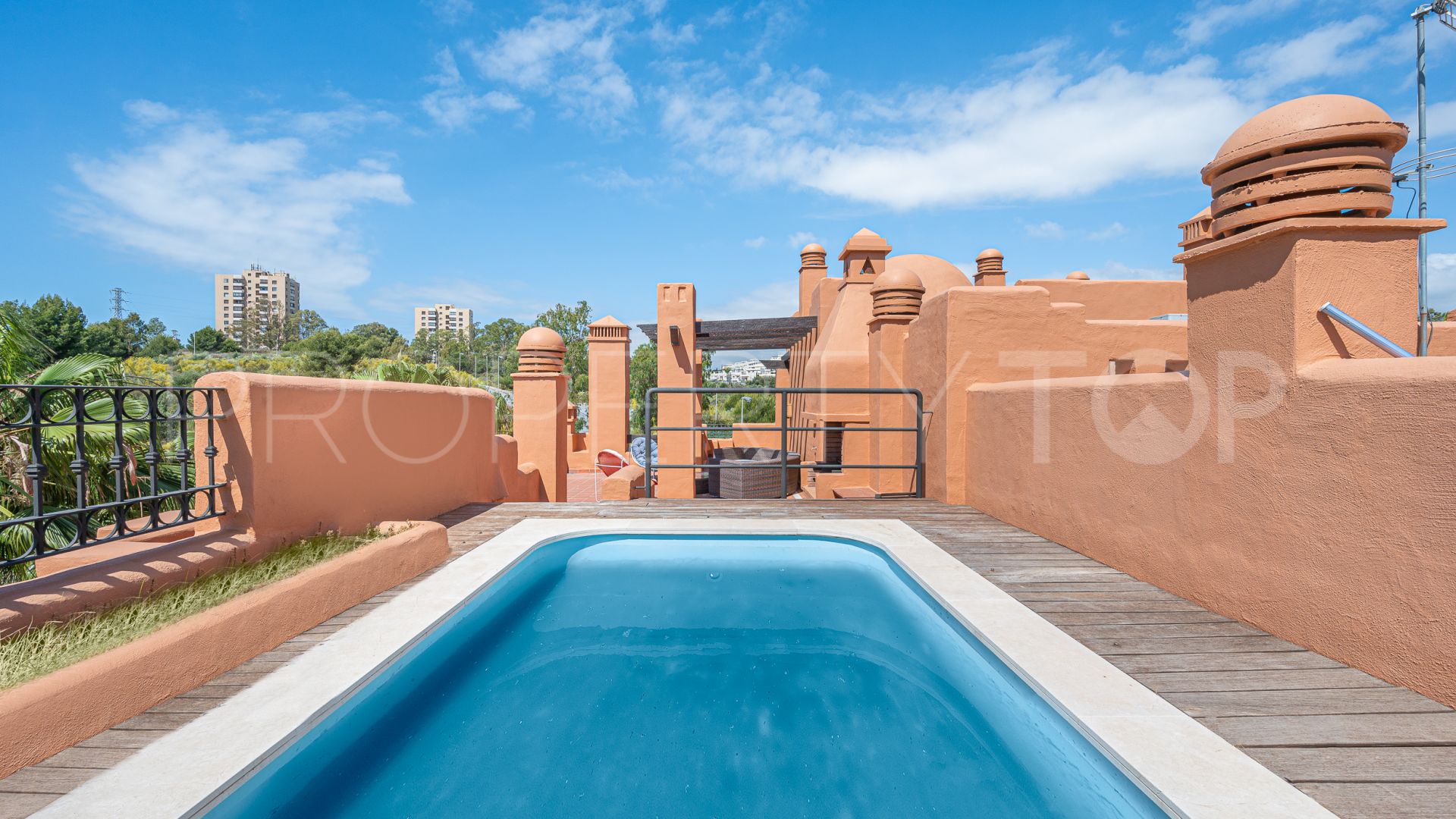 Duplex penthouse for sale in La Alzambra Hill Club with 3 bedrooms