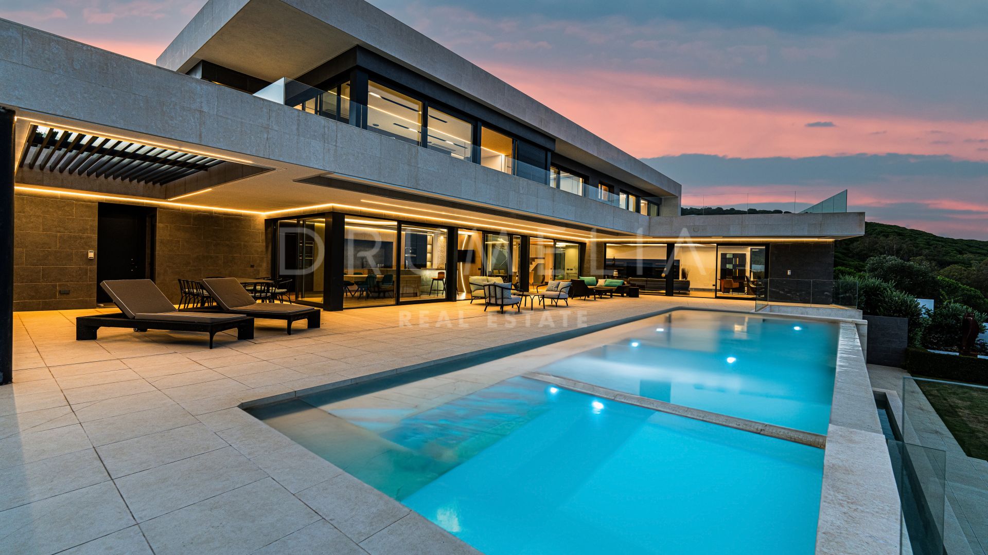 Villa Atlas - Atemberaubende moderne Luxusvilla mit Meerblick in der prestigeträchtigen La Reserva de Sotogrande.