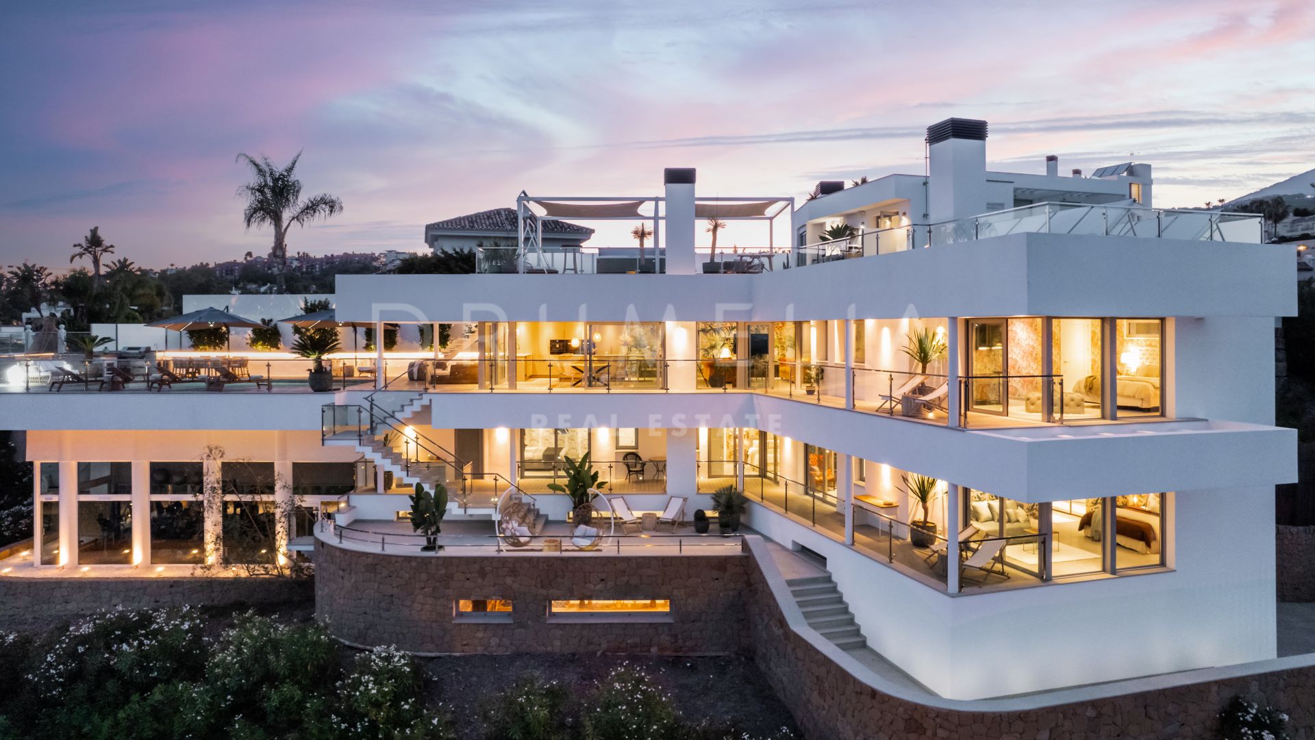 Casa Cielo - Magnífica villa moderna con vistas panorámicas al mar, a la montaña y al golf en El Herrojo, Benahavís