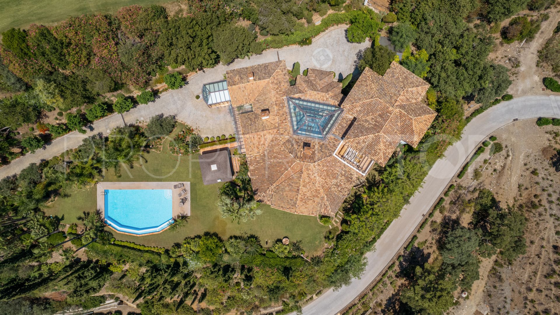 Buy 6 bedrooms villa in La Zagaleta