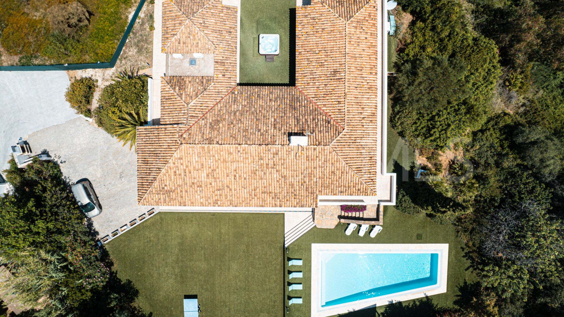 For sale Cascada de Camojan villa with 6 bedrooms
