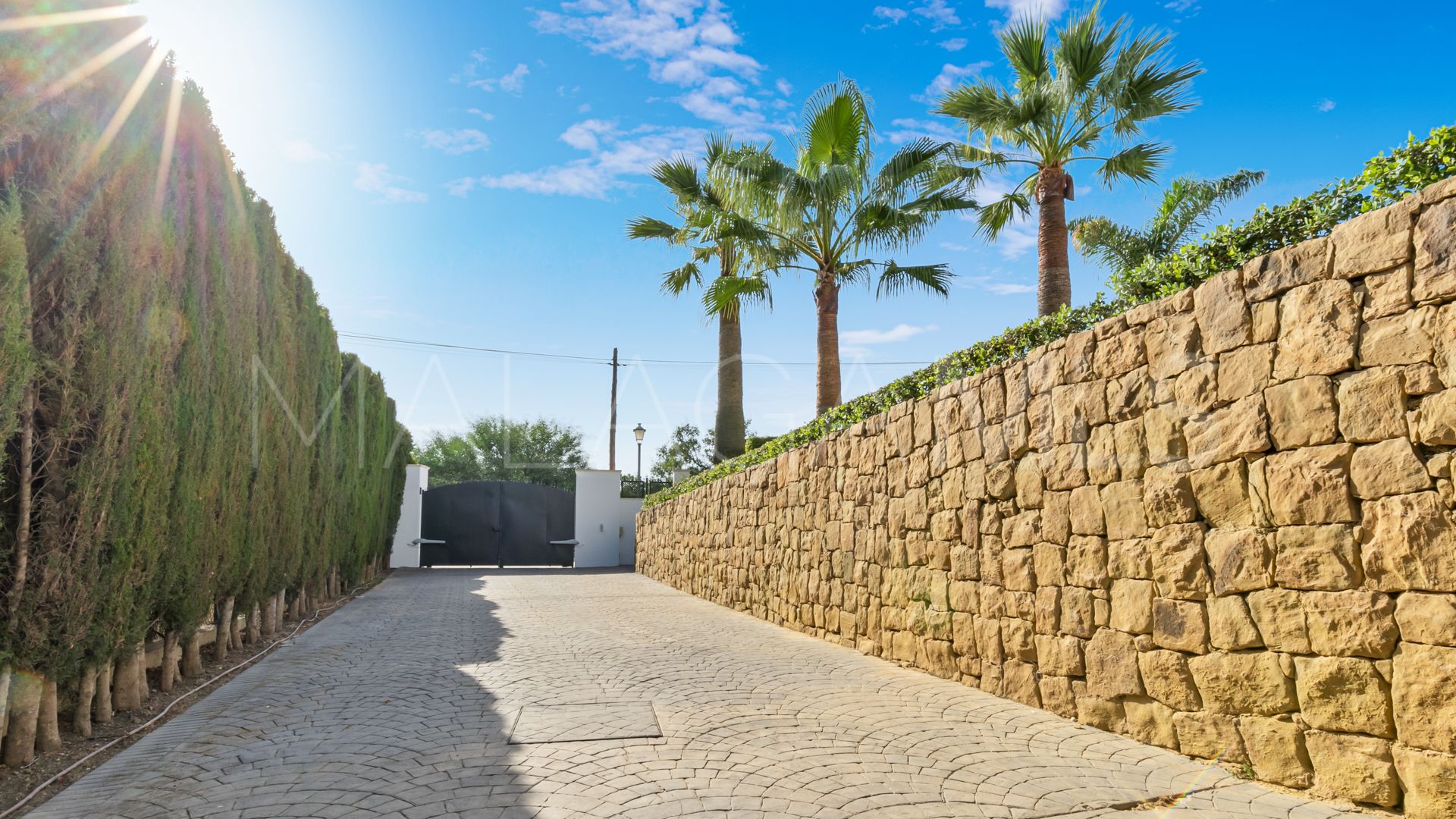Villa with 4 bedrooms for sale in Elviria