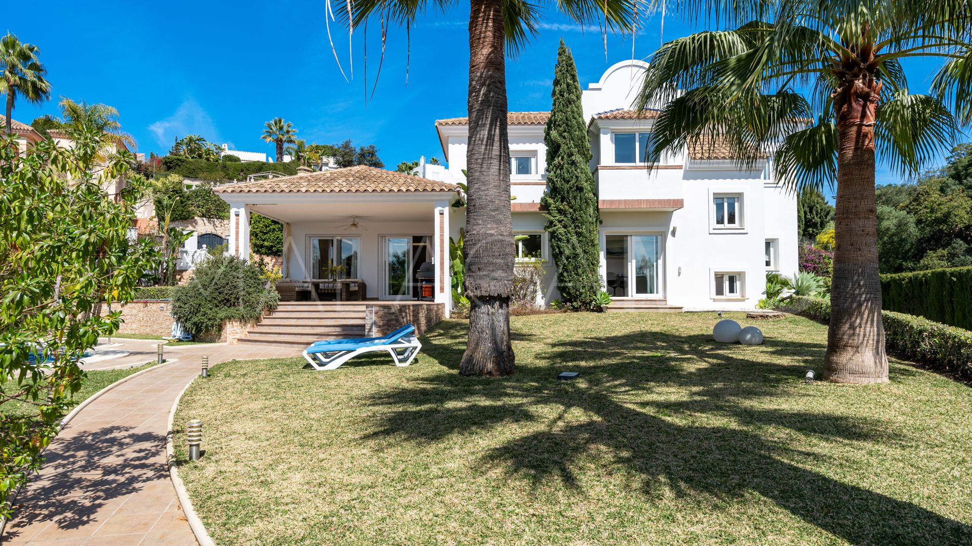 Villa with 4 bedrooms for sale in Elviria