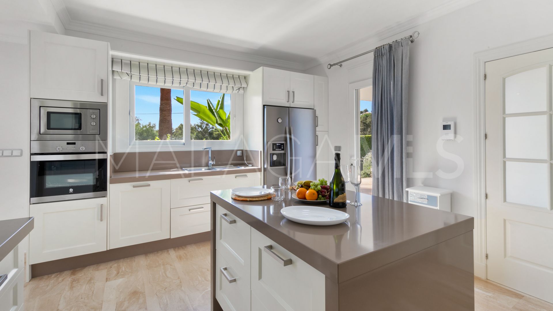 Villa with 4 bedrooms for sale in Elviria