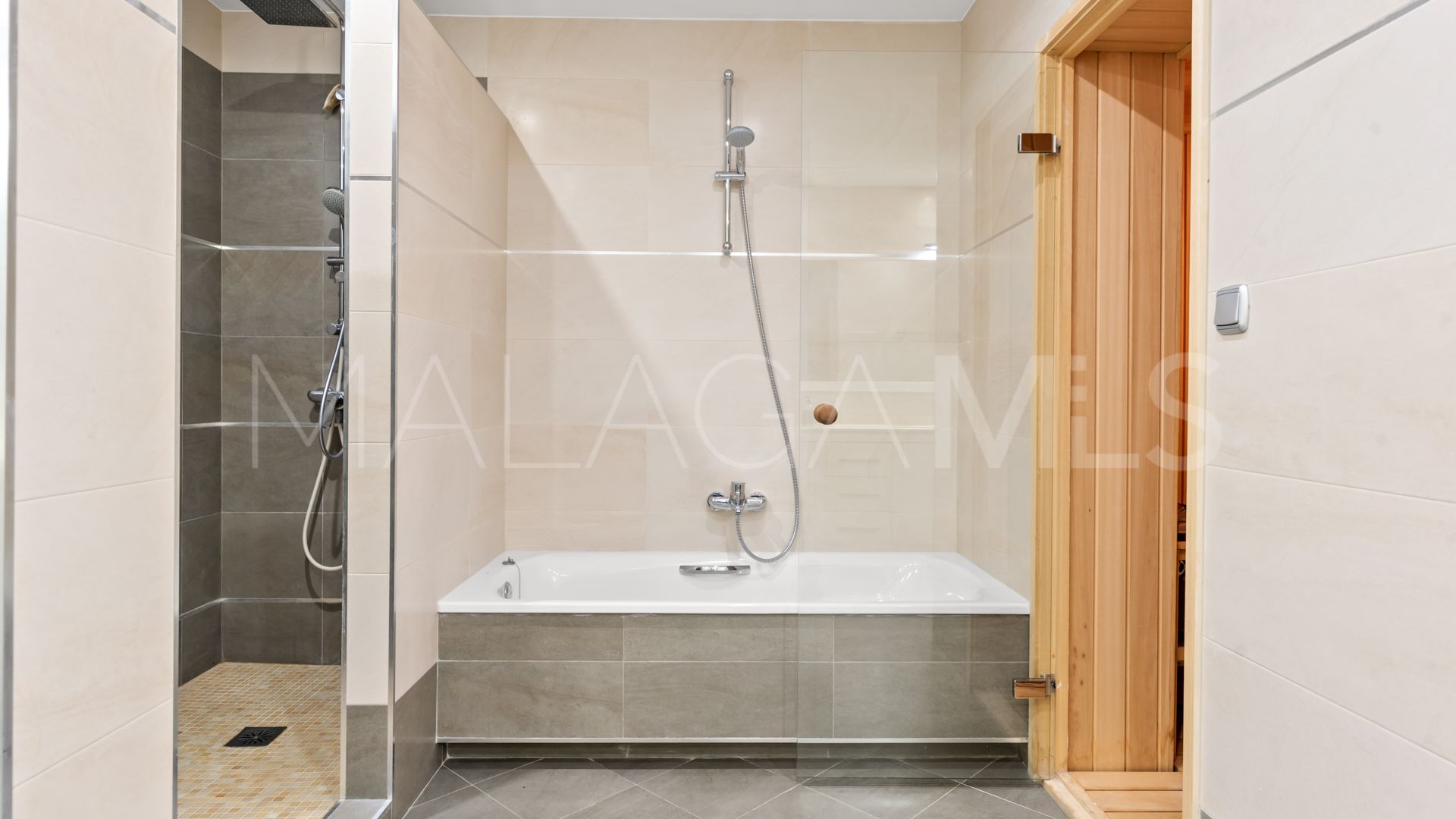 Villa with 4 bedrooms for sale in Elviria