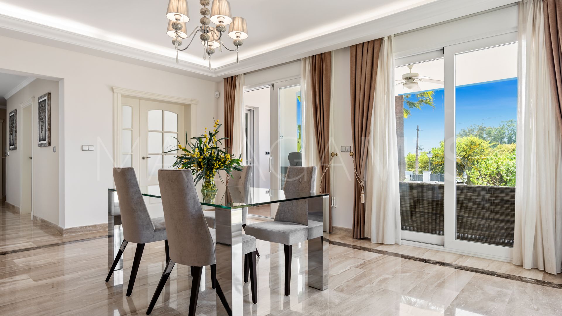 Villa with 4 bedrooms for sale in Elviria
