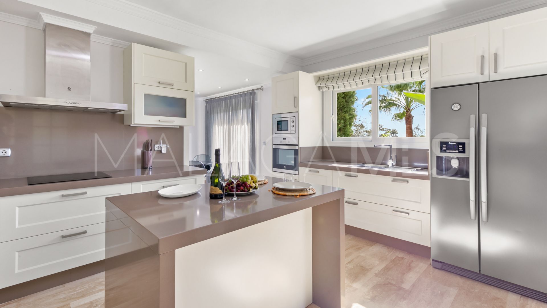 Villa with 4 bedrooms for sale in Elviria
