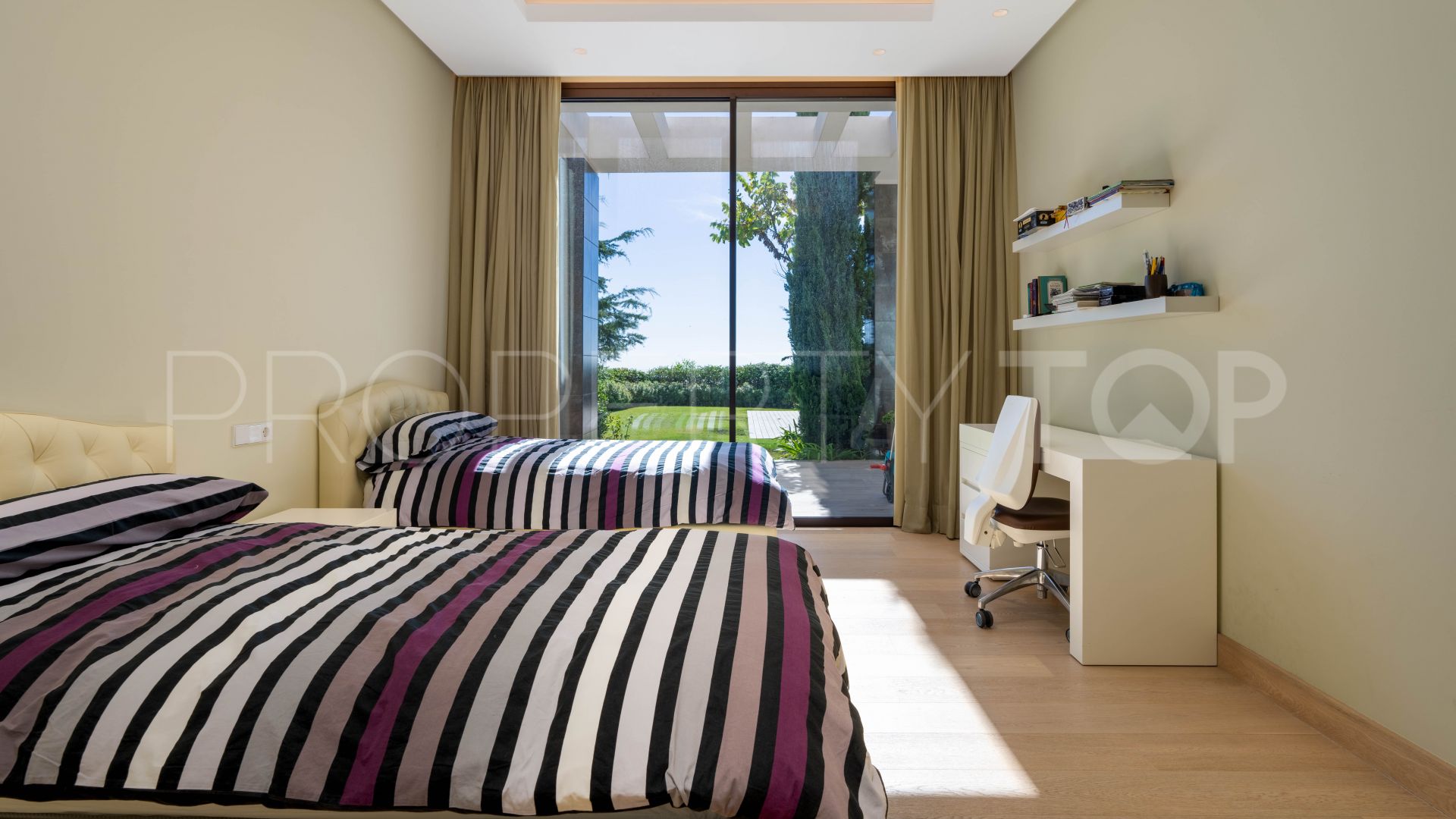 Villa con 9 dormitorios en venta en La Reserva de Alcuzcuz