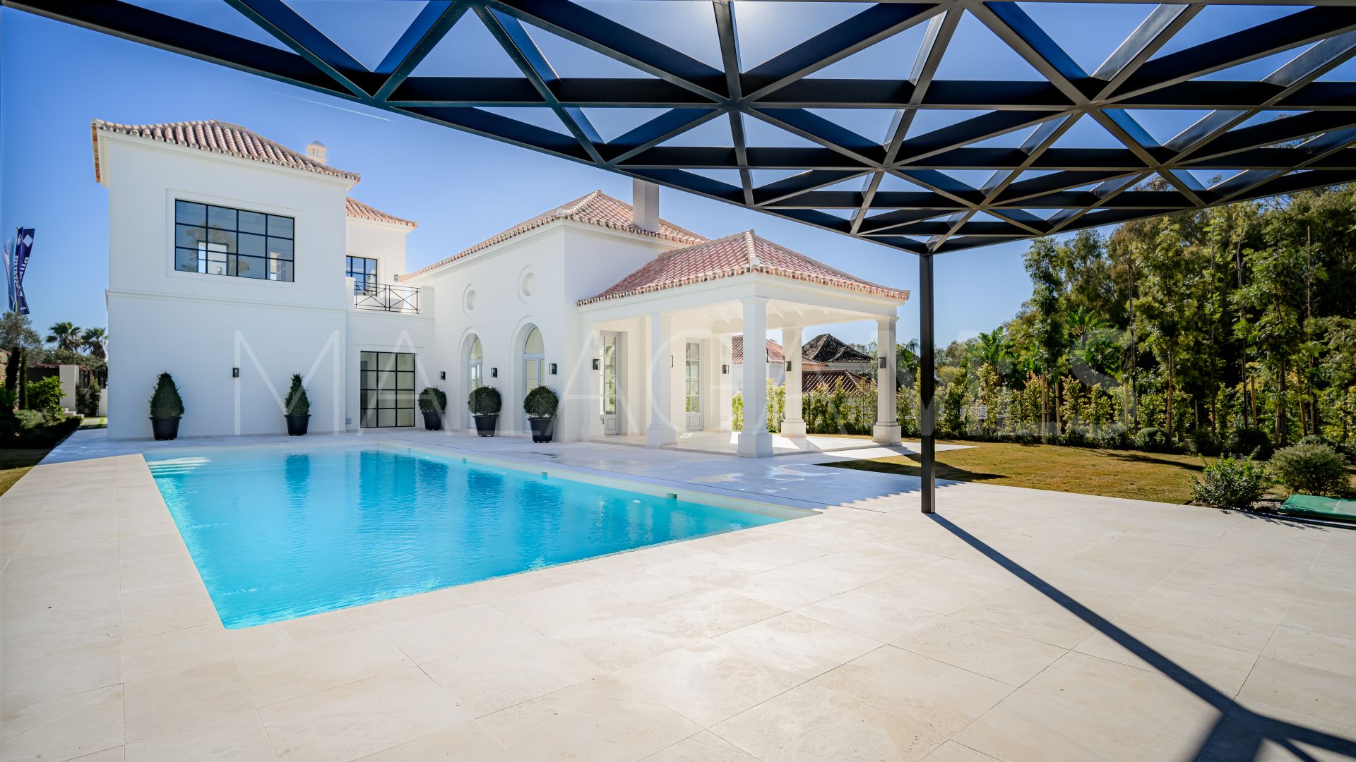 Villa for sale in Nueva Andalucia