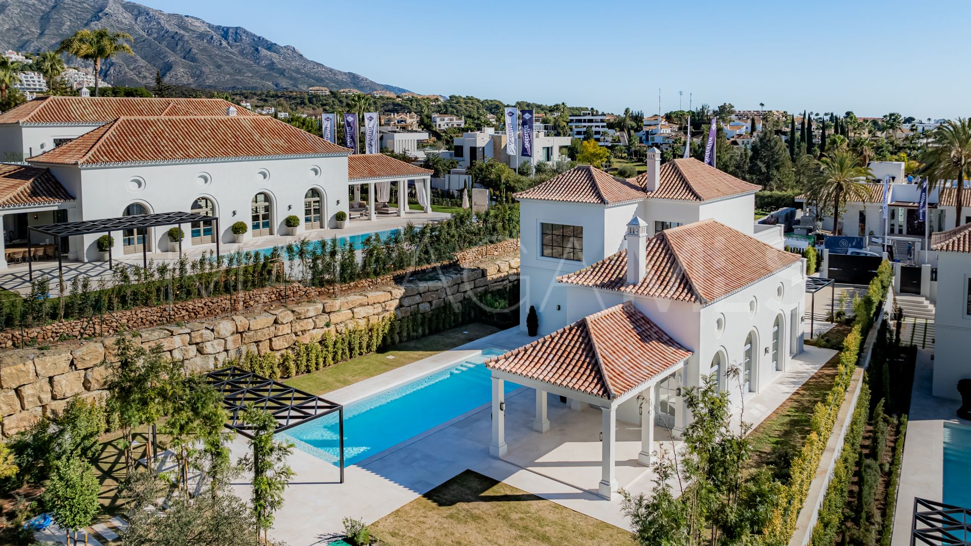 Villa for sale in Nueva Andalucia