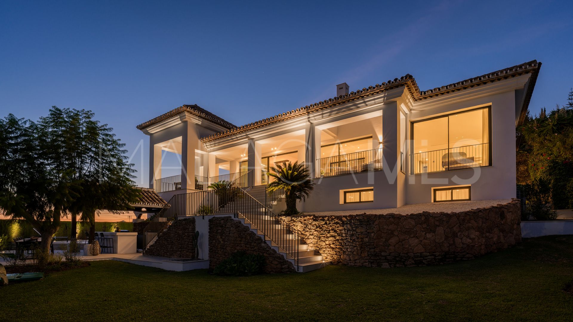 Villa for sale with 5 bedrooms in Elviria