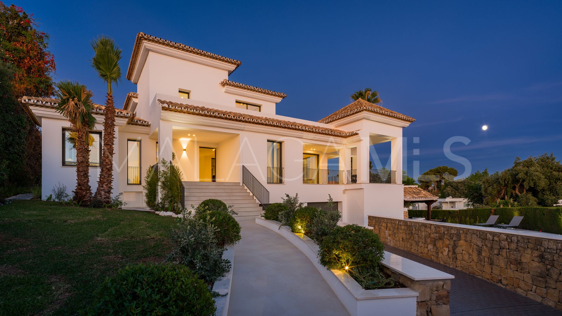 Villa for sale in Elviria