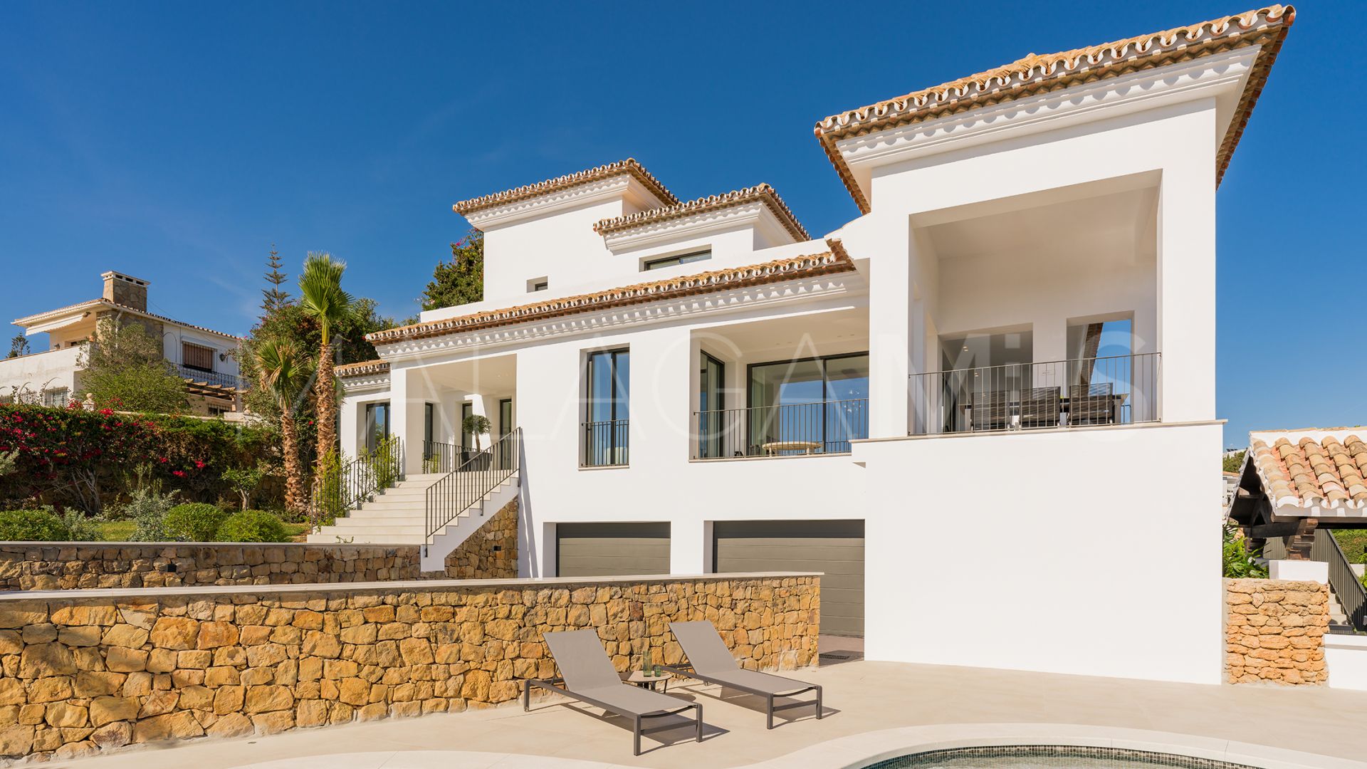 Villa for sale in Elviria