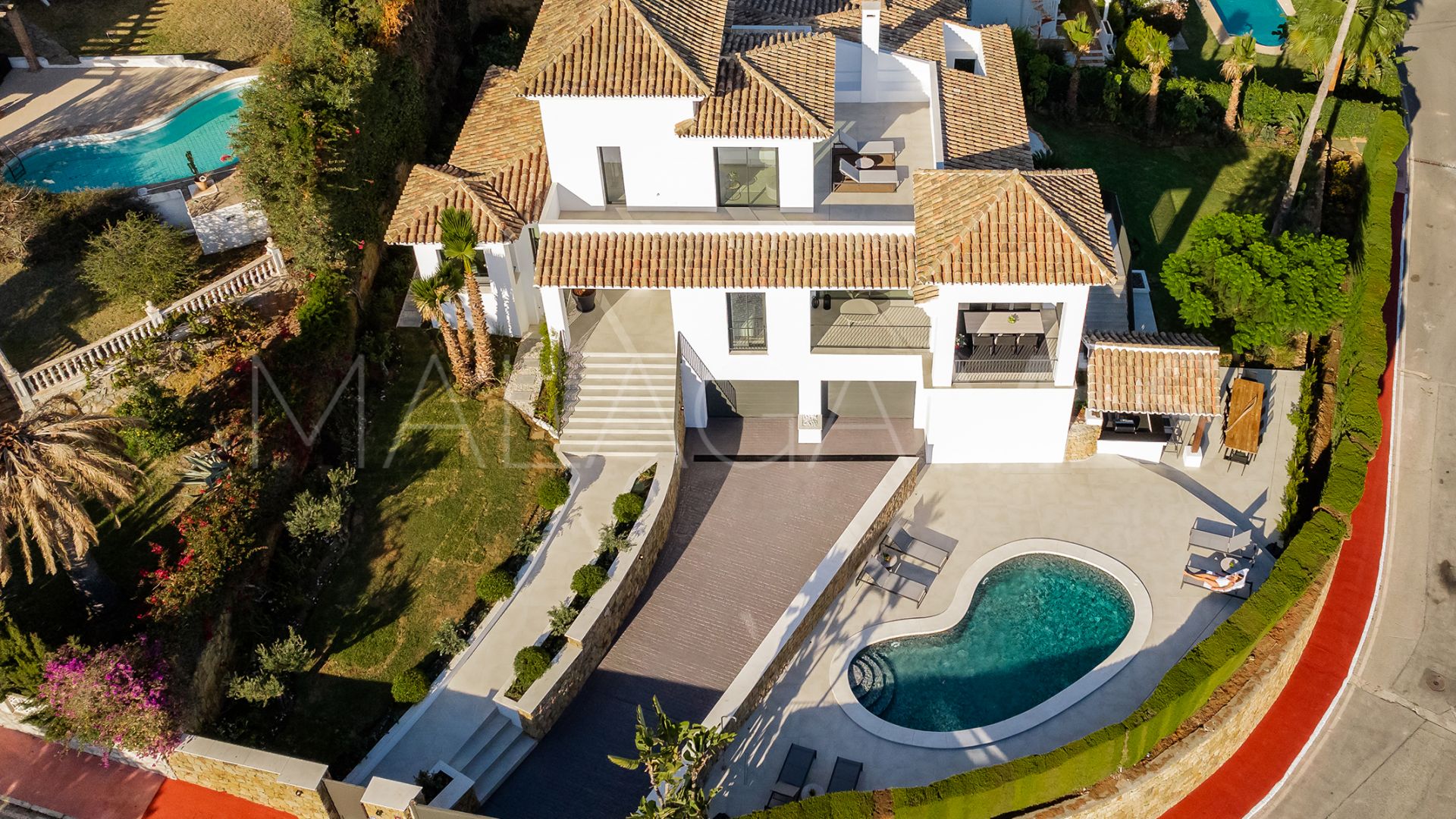 Villa for sale with 5 bedrooms in Elviria