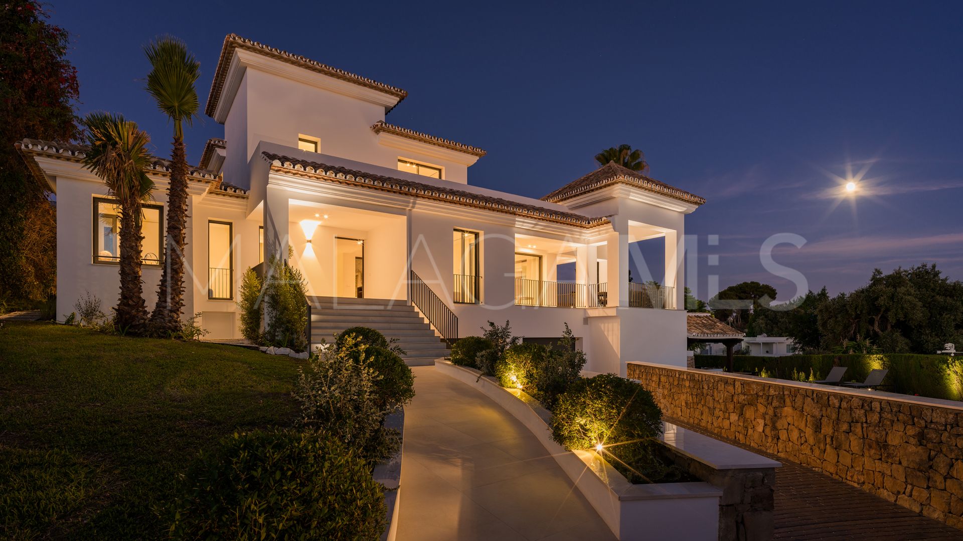 Villa for sale in Elviria