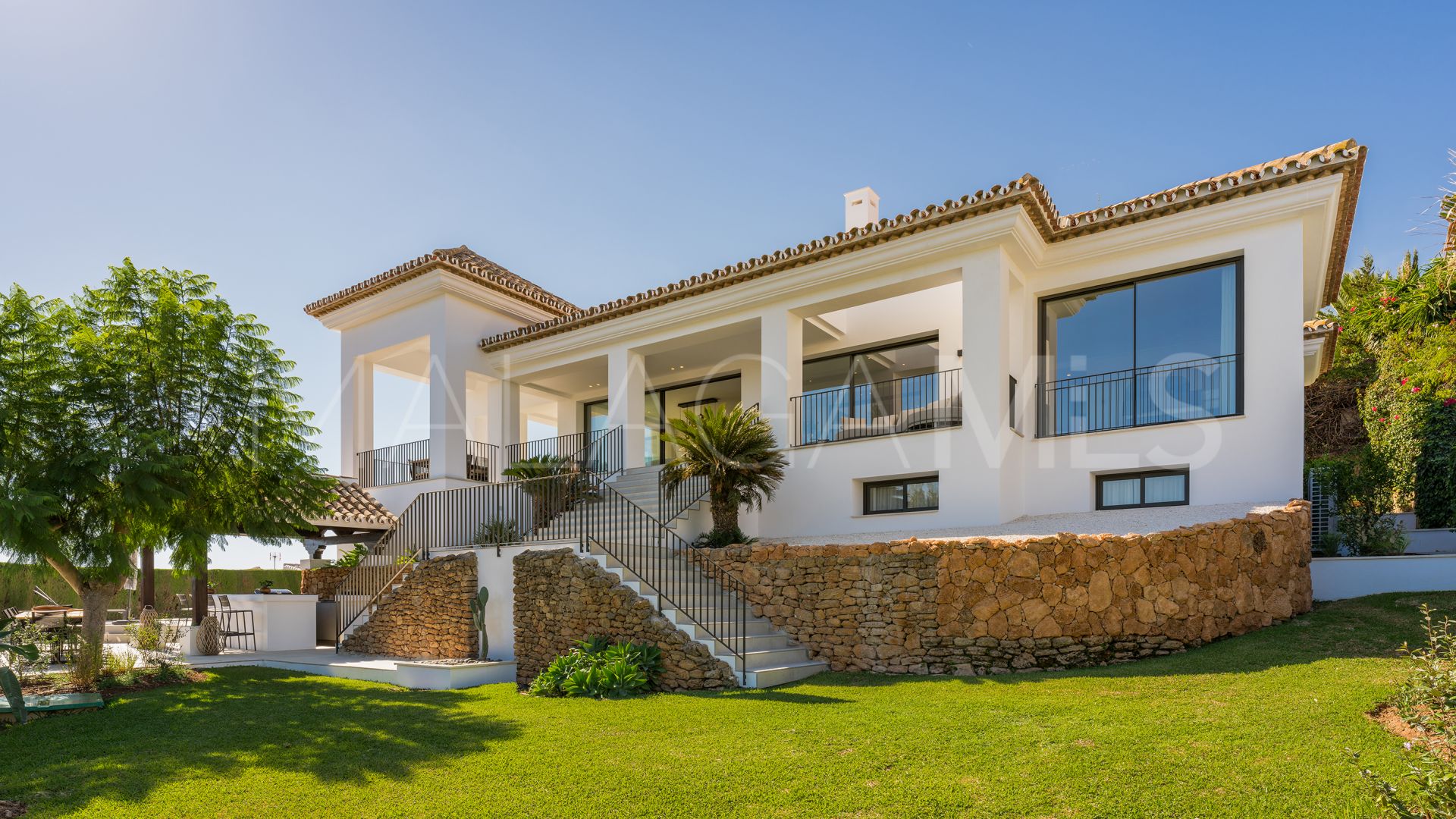 Villa for sale with 5 bedrooms in Elviria