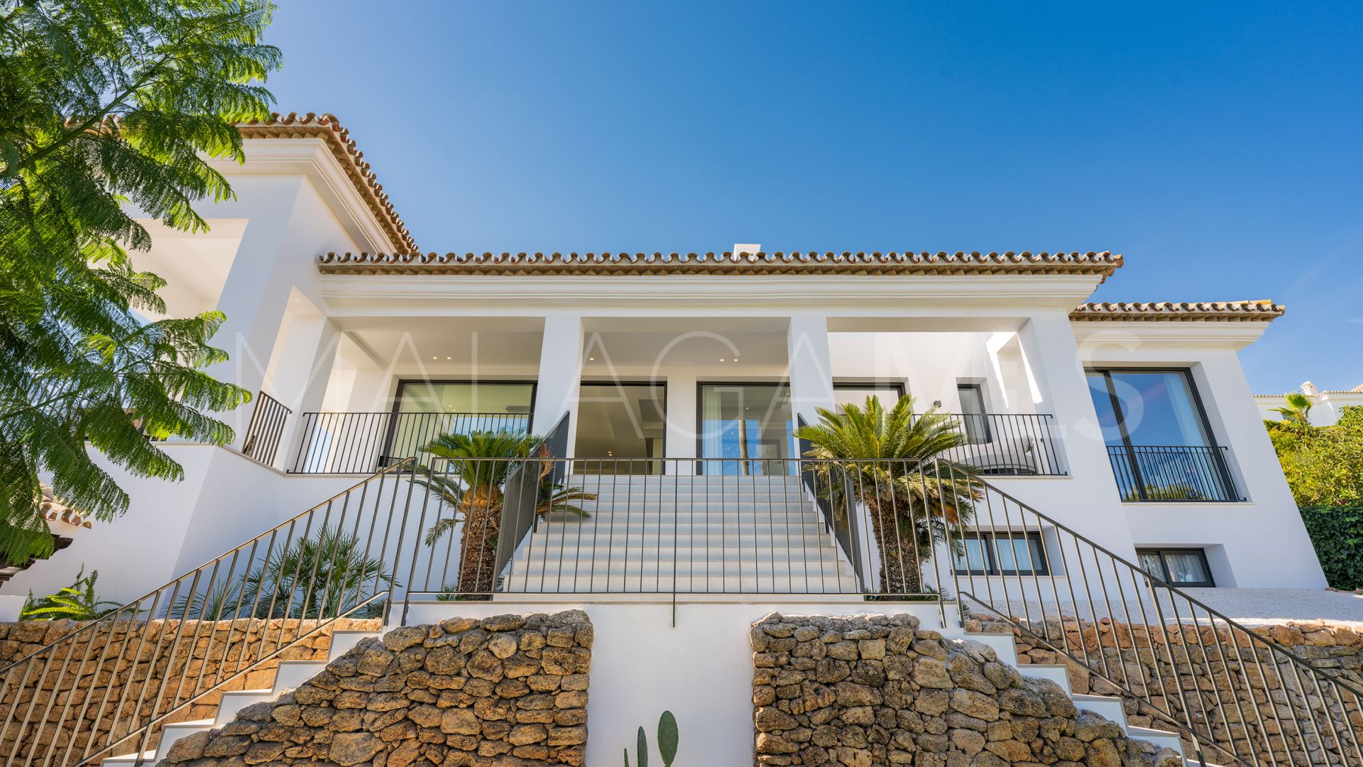 Villa for sale with 5 bedrooms in Elviria