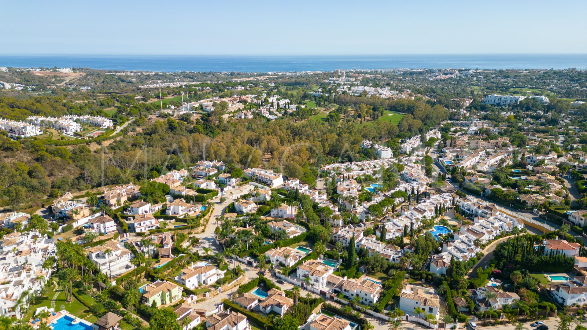 Takvåning for sale in 9 Lions Residences