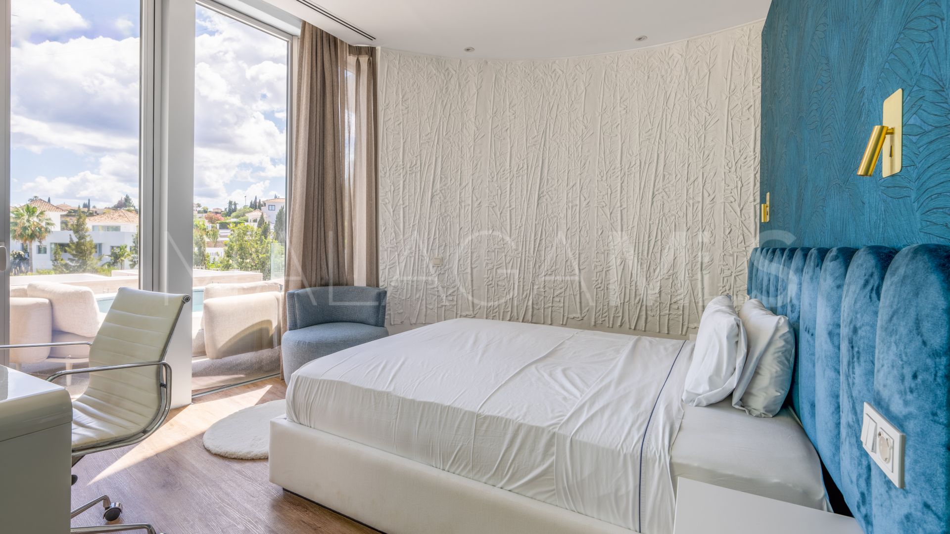 Villa for sale in Altos del Paraiso