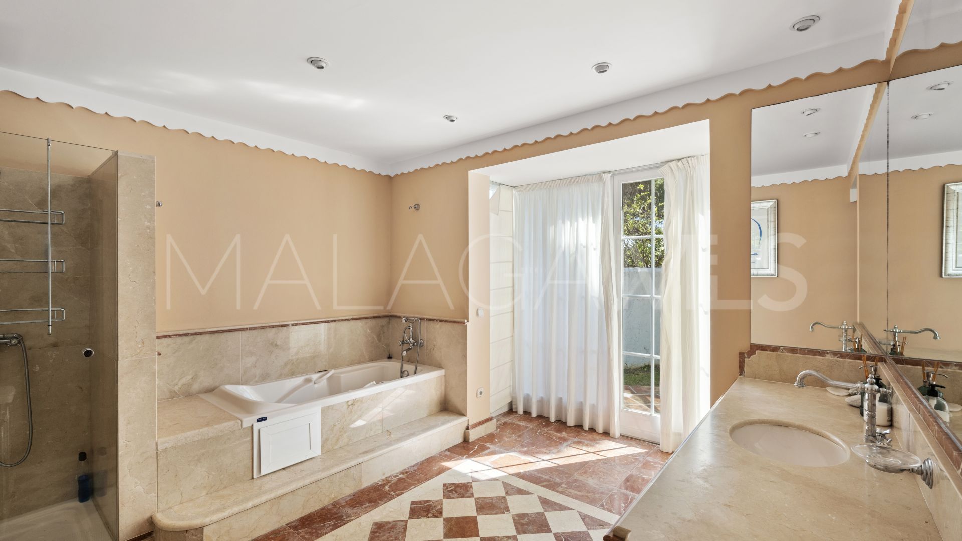 Villa a la venta with 4 bedrooms in Casasola