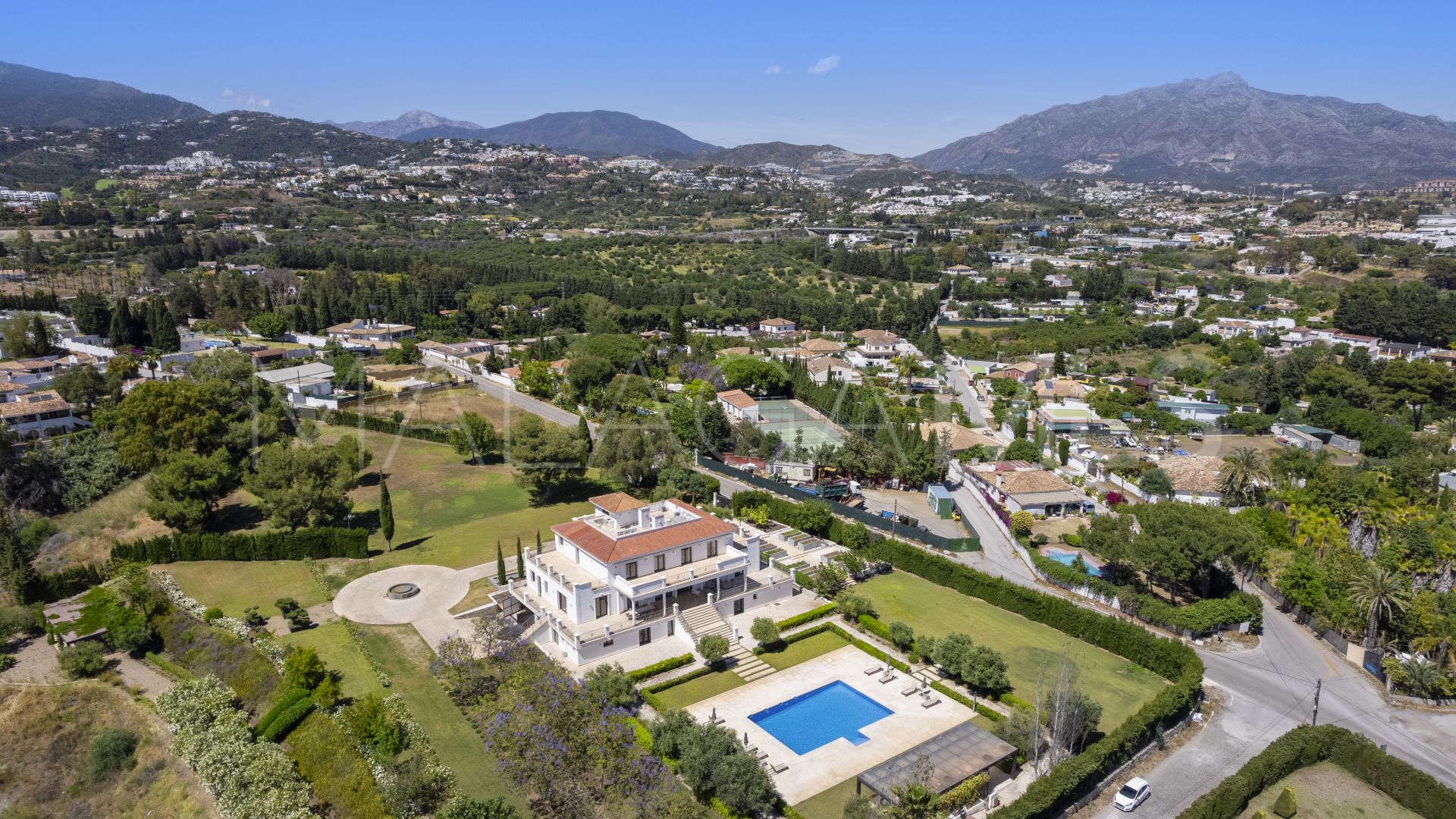Guadalmina Alta 6 bedrooms villa for sale