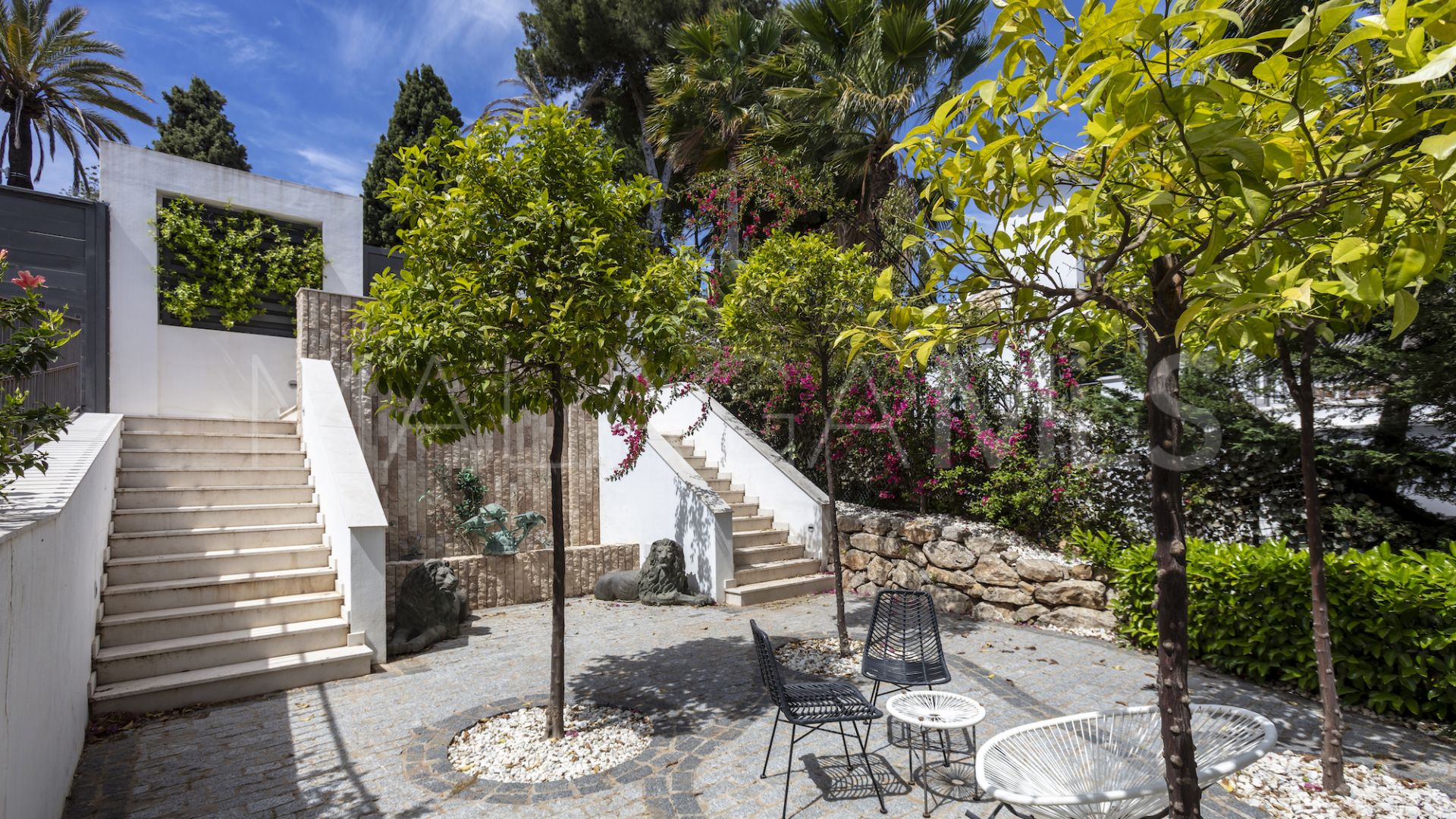 Villa for sale in El Paraiso