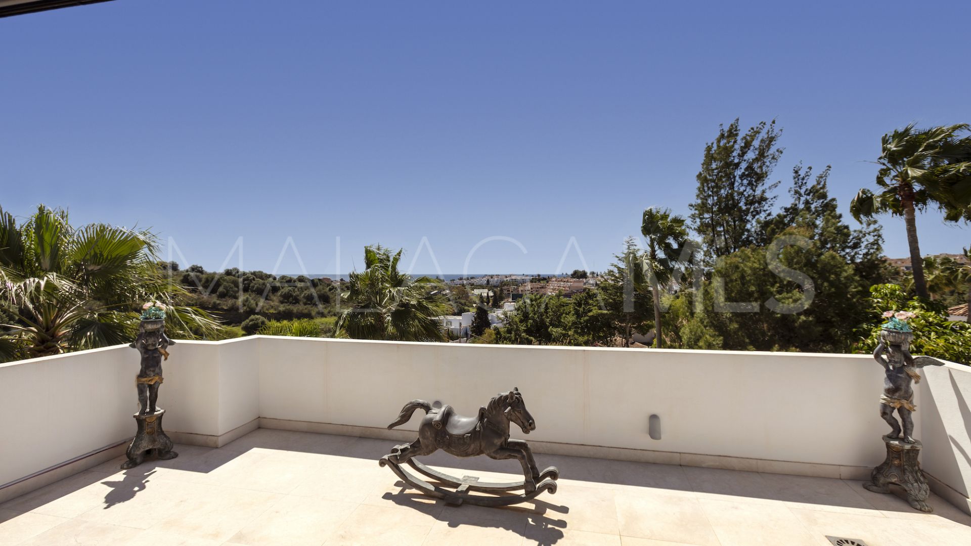 Villa for sale in El Paraiso