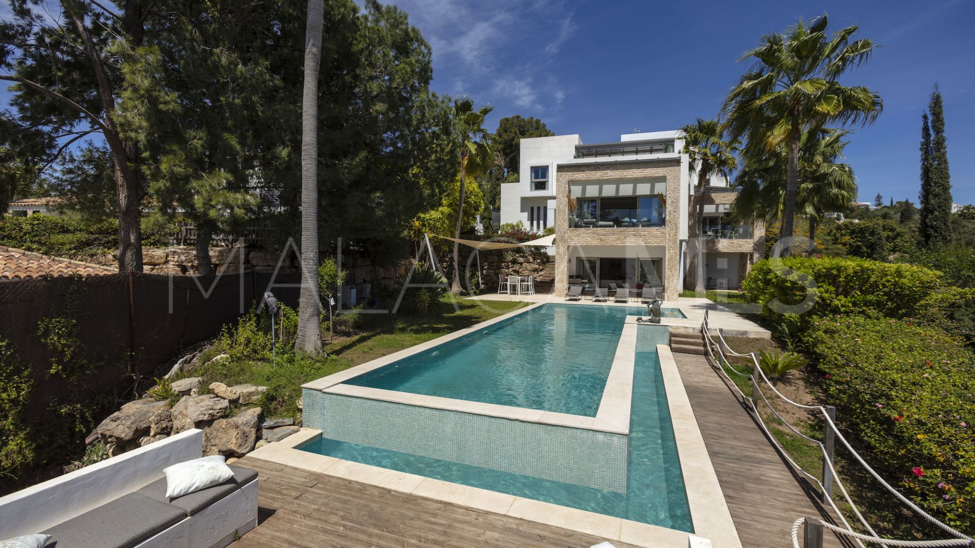 Villa for sale in El Paraiso