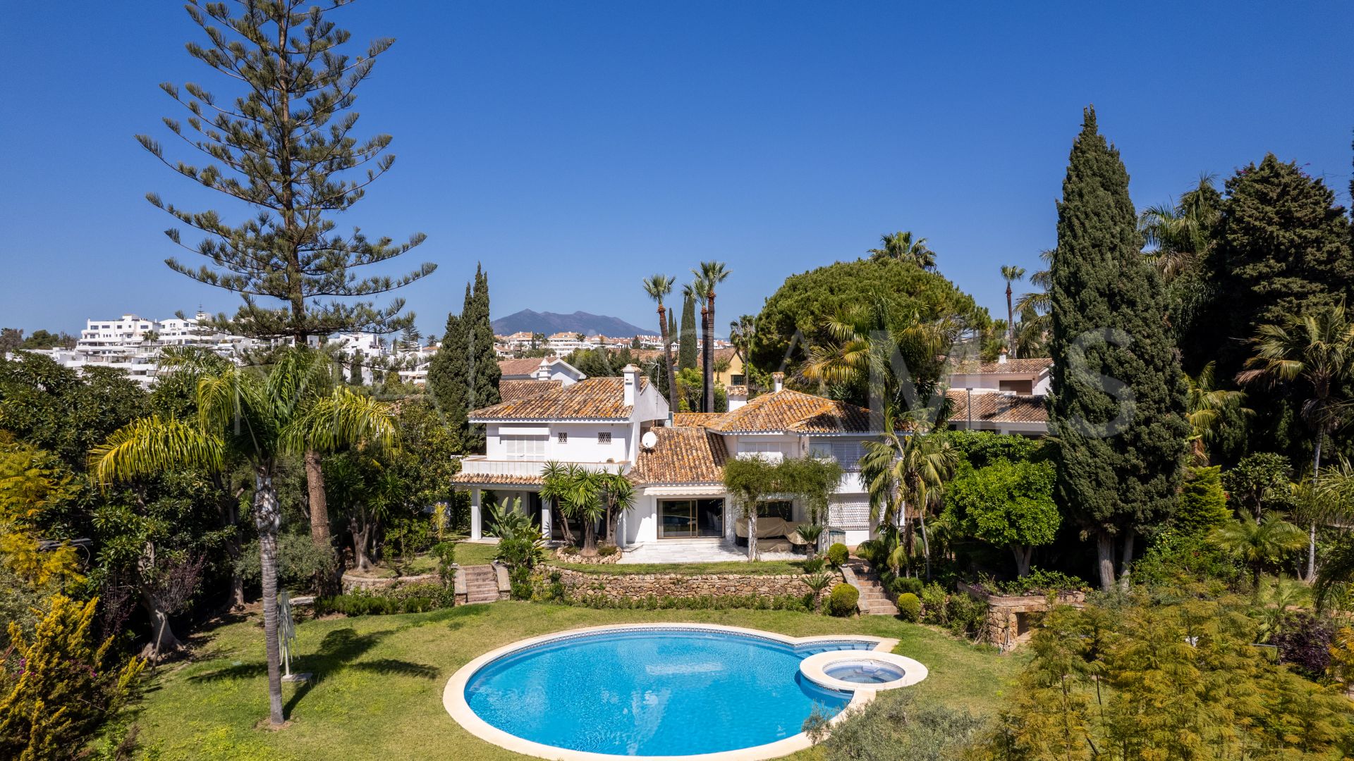 Villa for sale in Las Lomas del Marbella Club