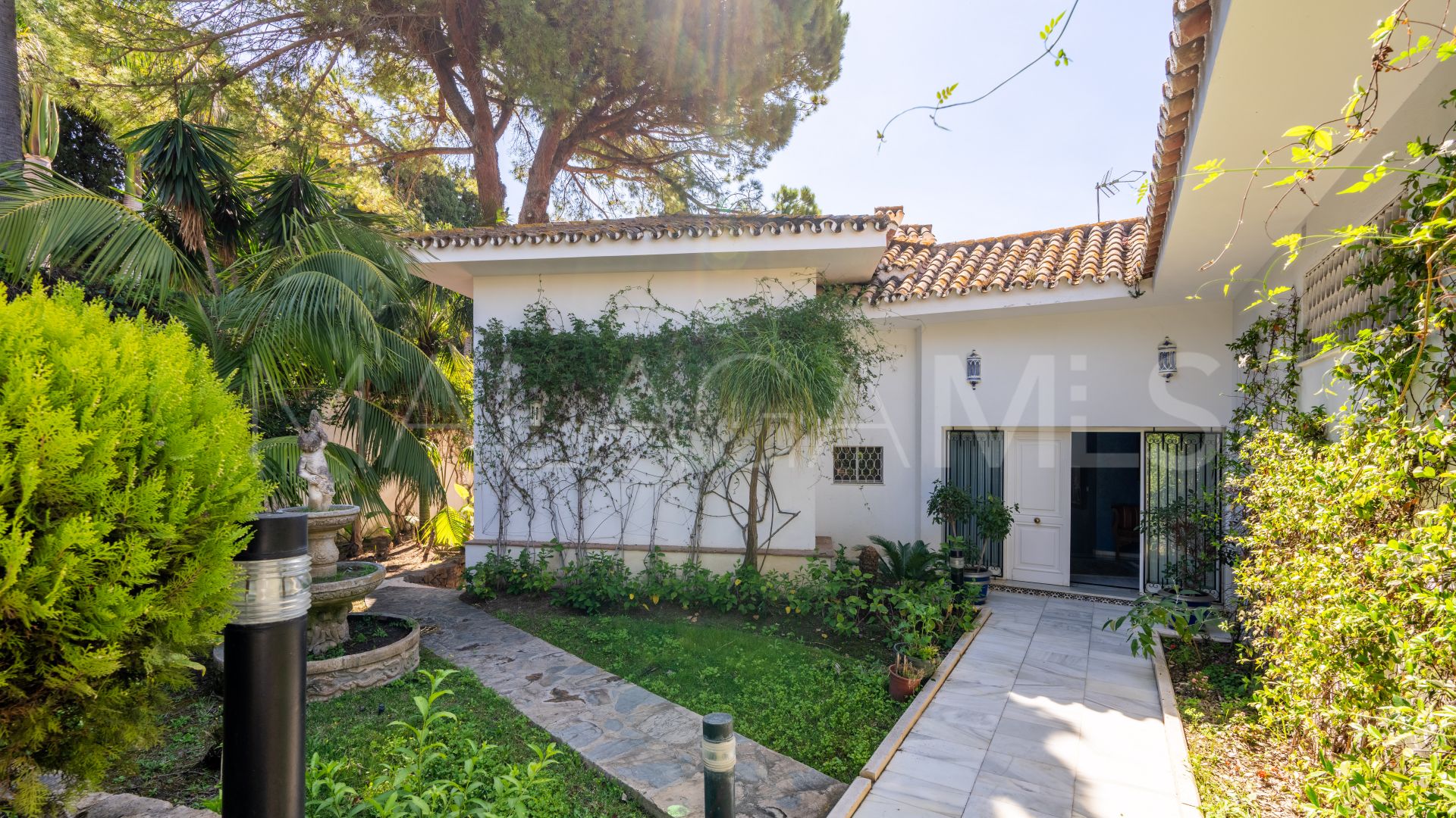 Villa for sale in Las Lomas del Marbella Club