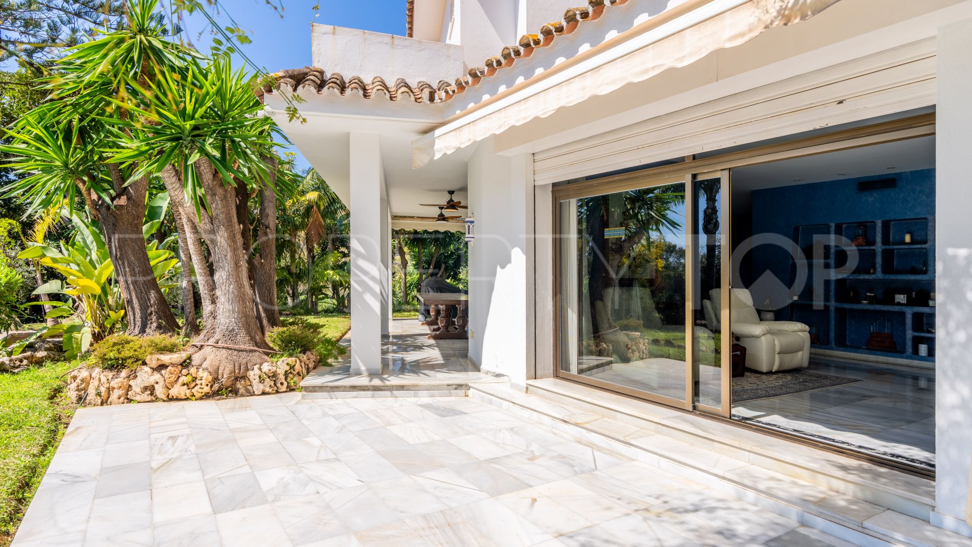 Comprar villa con 12 dormitorios en Las Lomas del Marbella Club