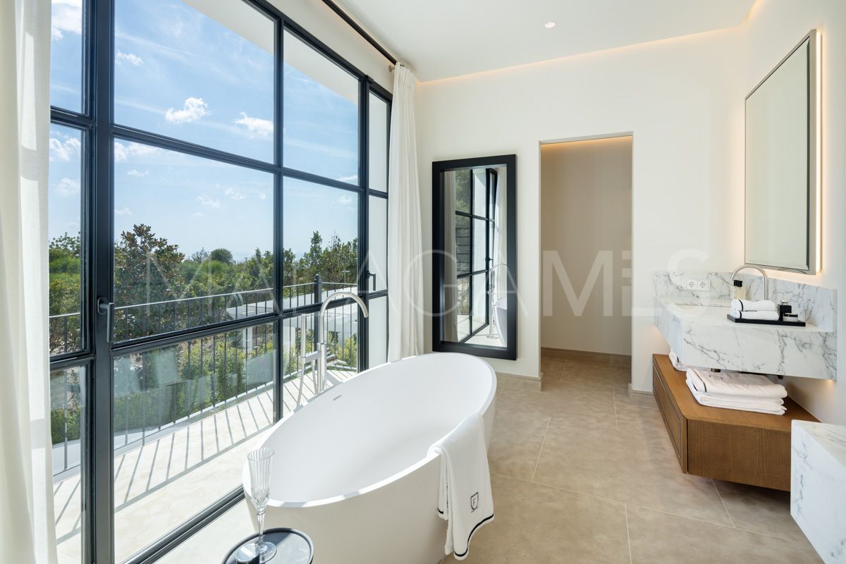 Villa for sale in Cascada de Camojan with 6 bedrooms