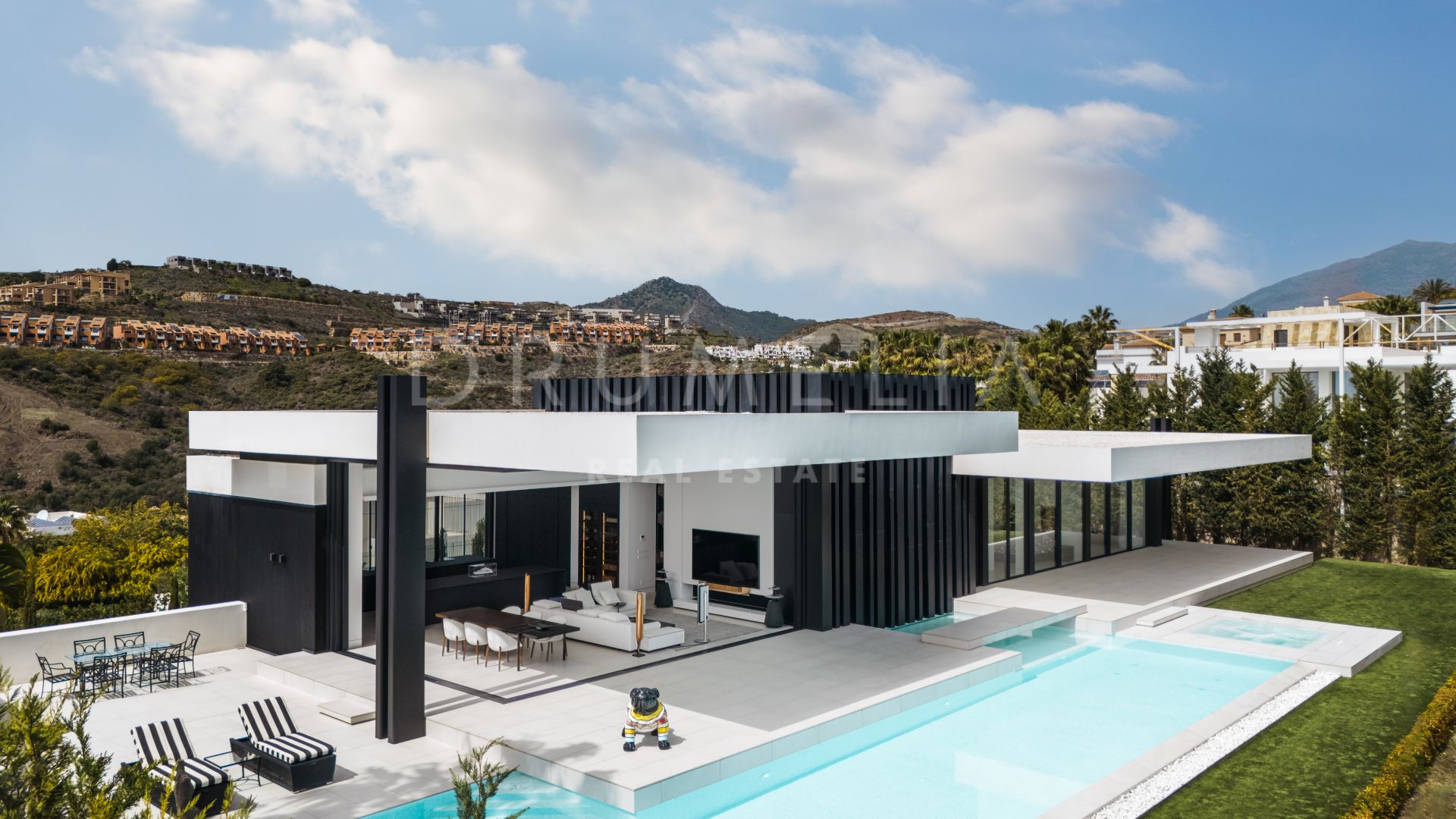 Villa Nebbia - Prachtige luxe moderne villa met panoramisch uitzicht in Reserva del Higuerón, Benalmadena