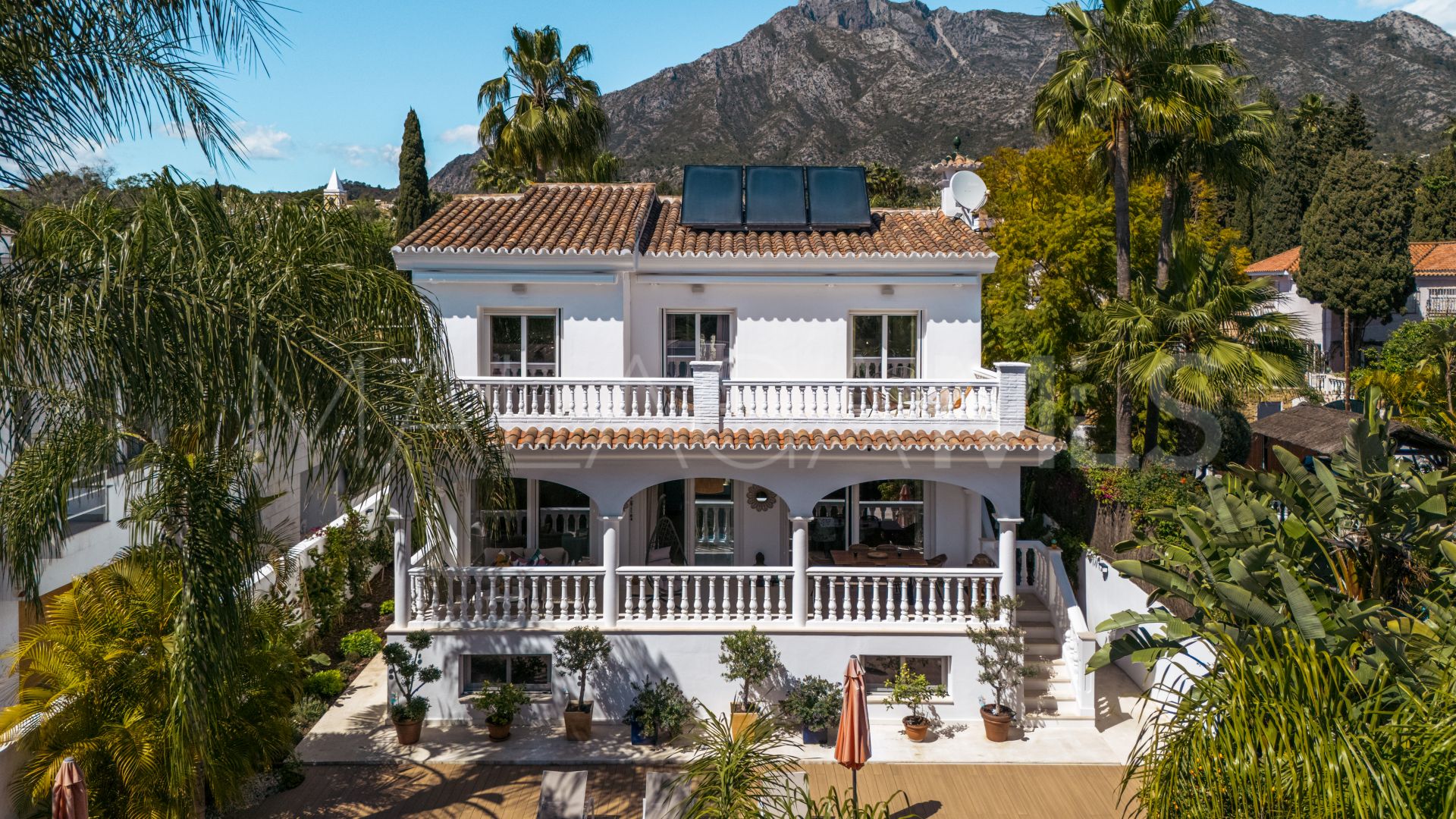 Villa a la venta in Nagüeles de 4 bedrooms