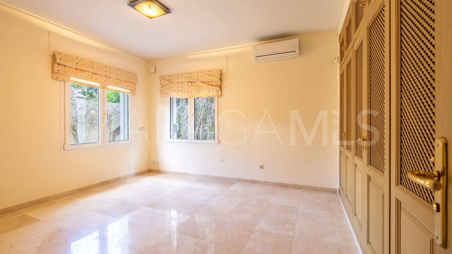 Buy villa in Paraiso Barronal with 5 bedrooms