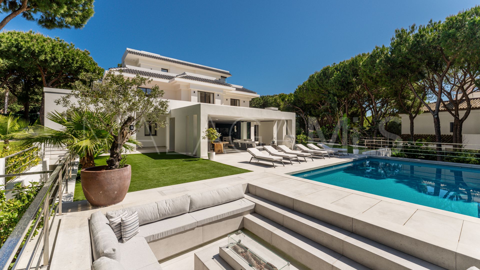 Hacienda las Chapas 6 bedrooms villa for sale
