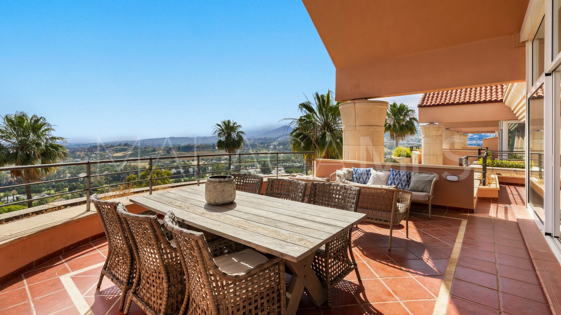 For sale duplex penthouse with 4 bedrooms in Magna Marbella