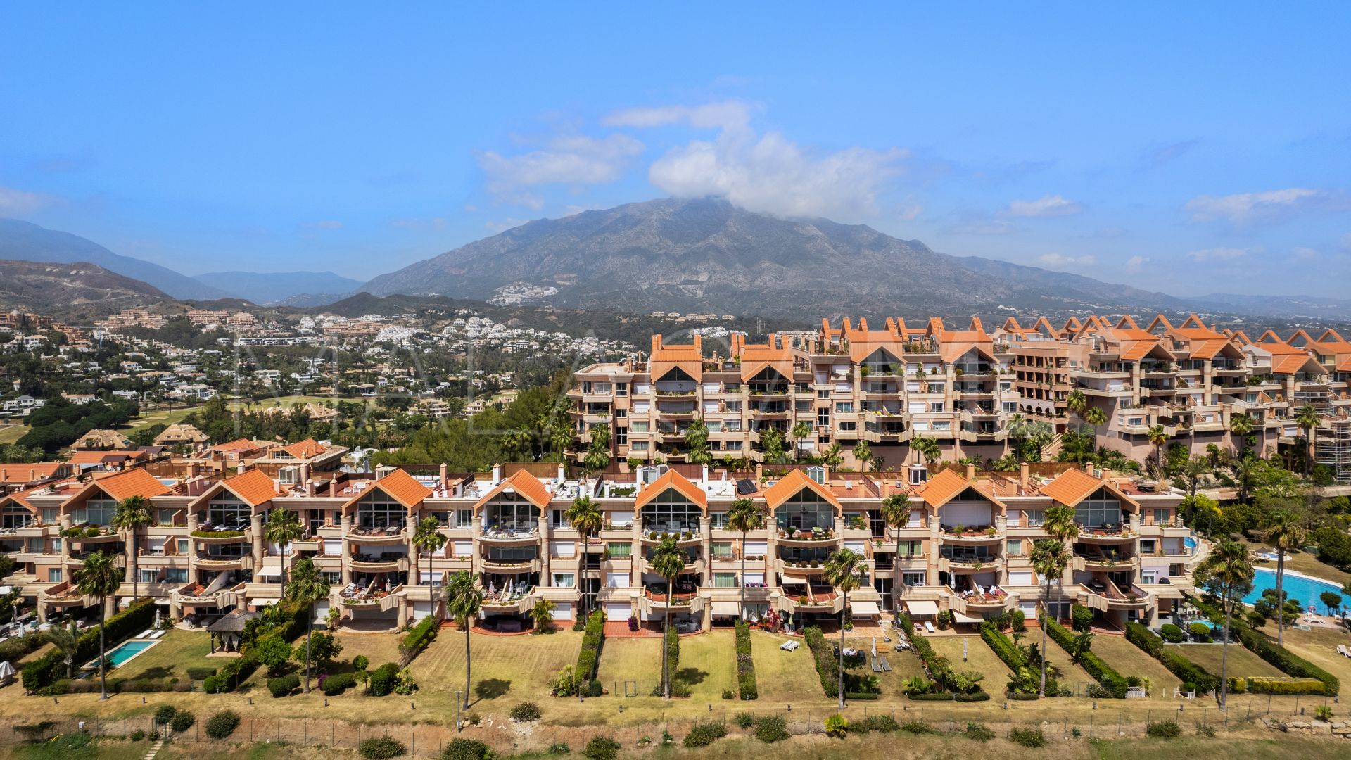 Zweistöckiges penthouse for sale in Magna Marbella