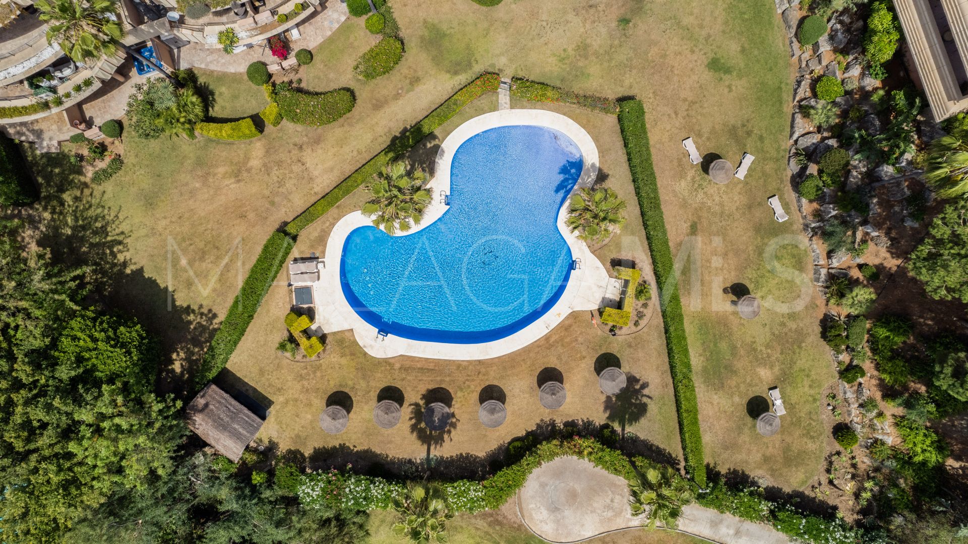 Atico duplex for sale with 4 bedrooms in Magna Marbella