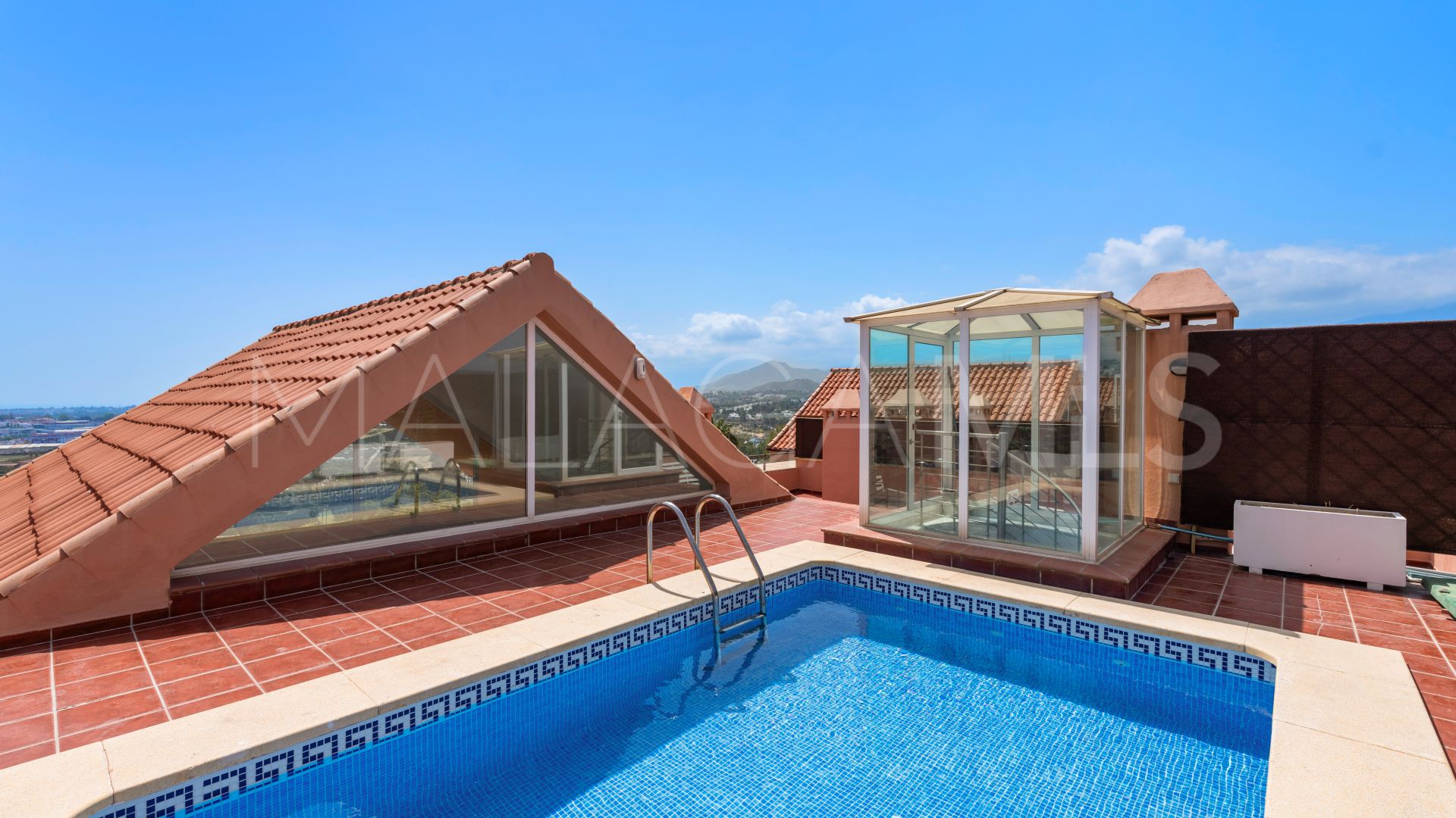 For sale duplex penthouse with 4 bedrooms in Magna Marbella