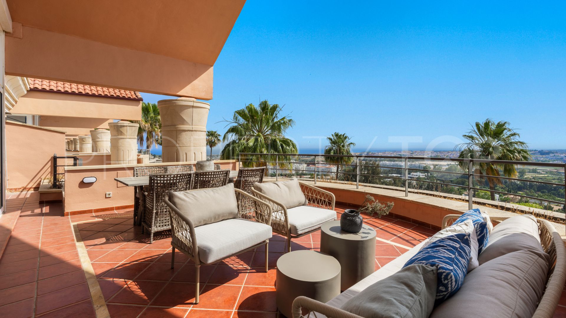 For sale duplex penthouse with 4 bedrooms in Magna Marbella