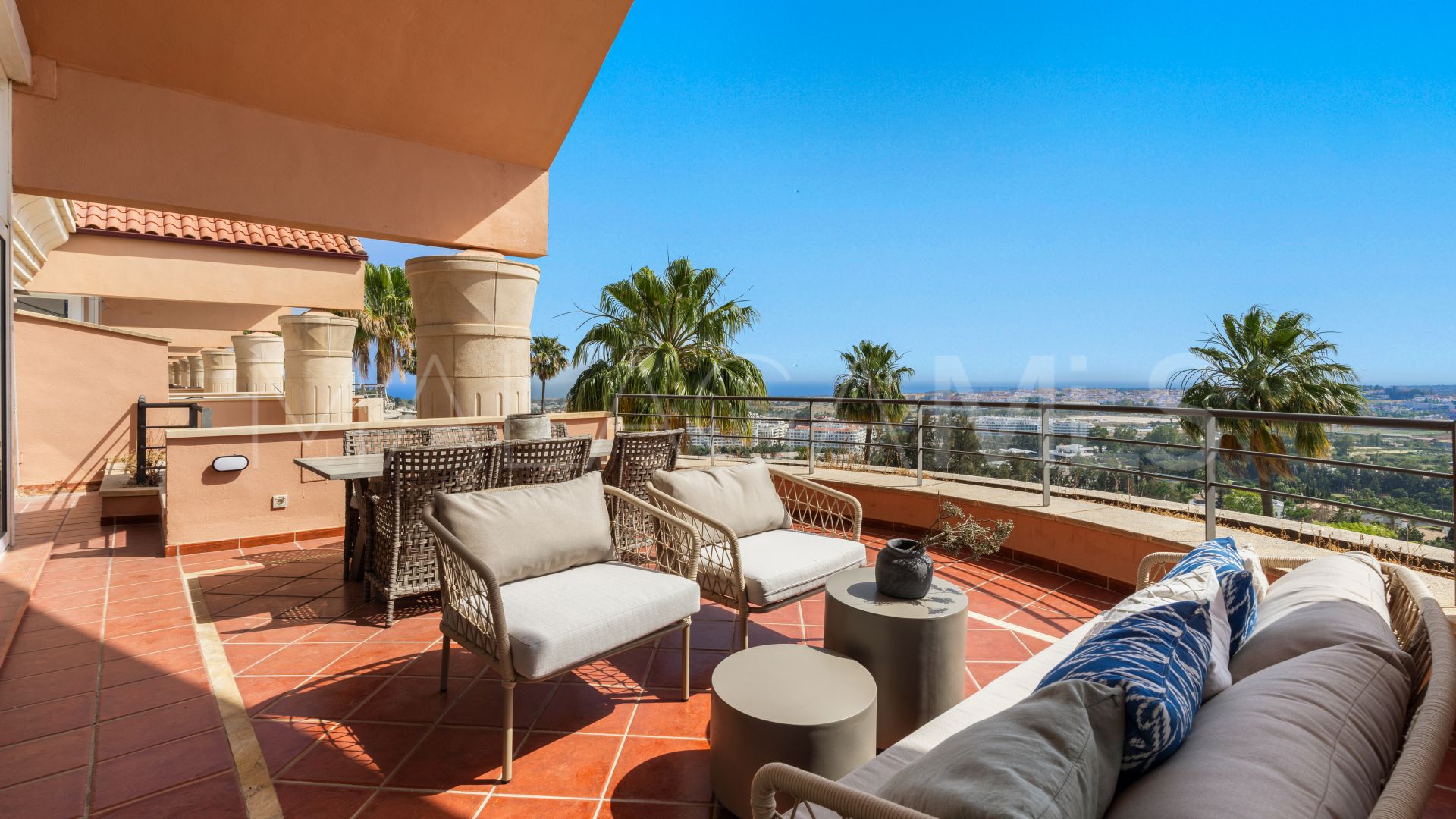 For sale duplex penthouse with 4 bedrooms in Magna Marbella