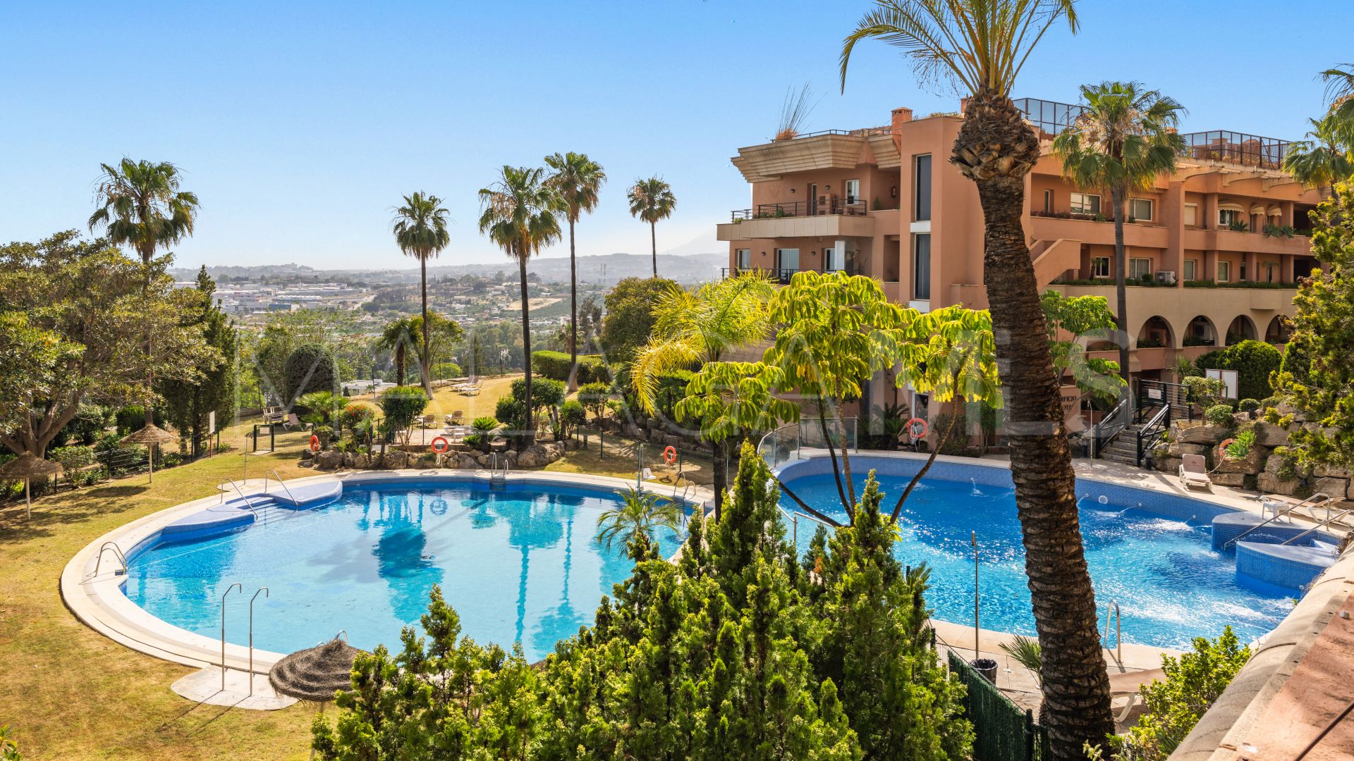 Atico duplex for sale with 4 bedrooms in Magna Marbella