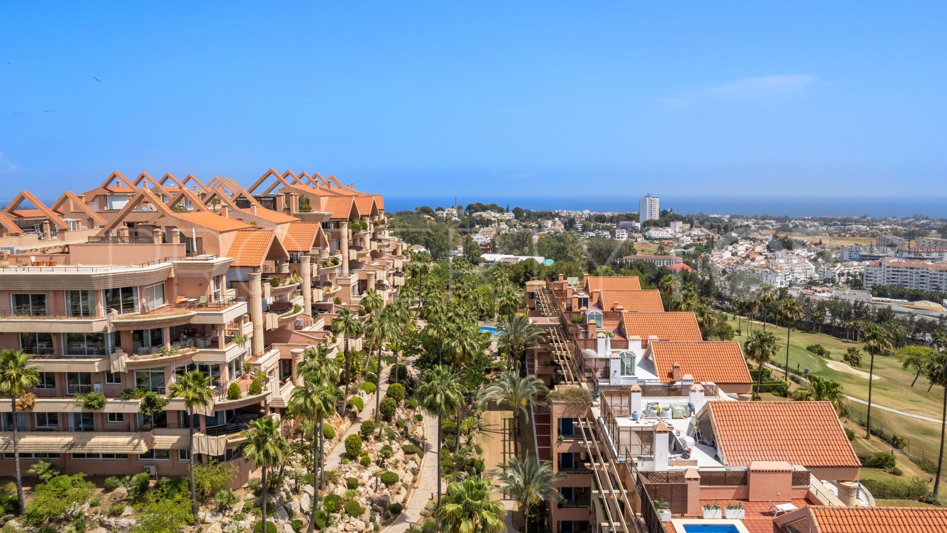 For sale duplex penthouse with 4 bedrooms in Magna Marbella