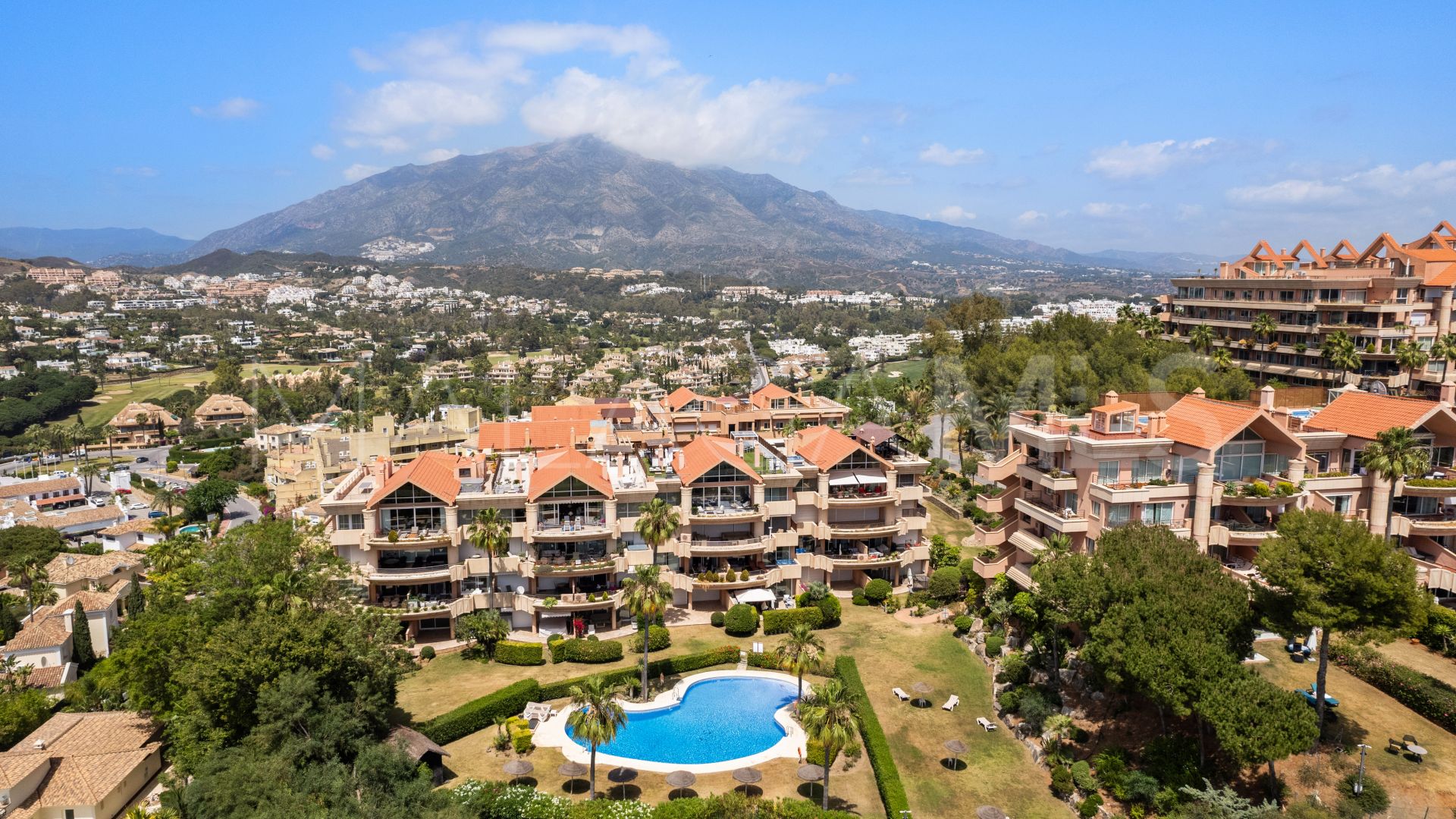 Zweistöckiges penthouse for sale in Magna Marbella