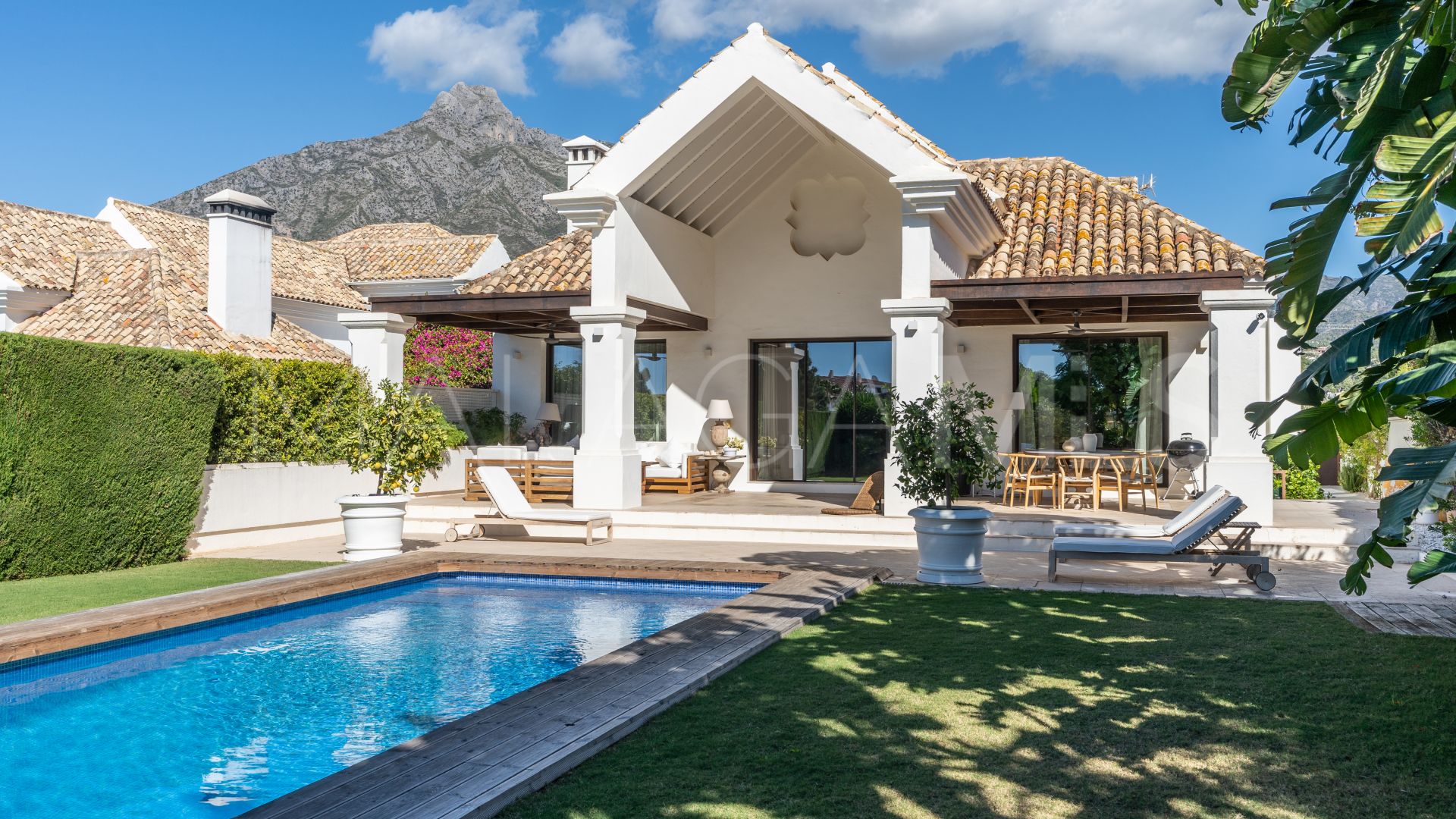 Villa for sale in Las Lomas del Marbella Club